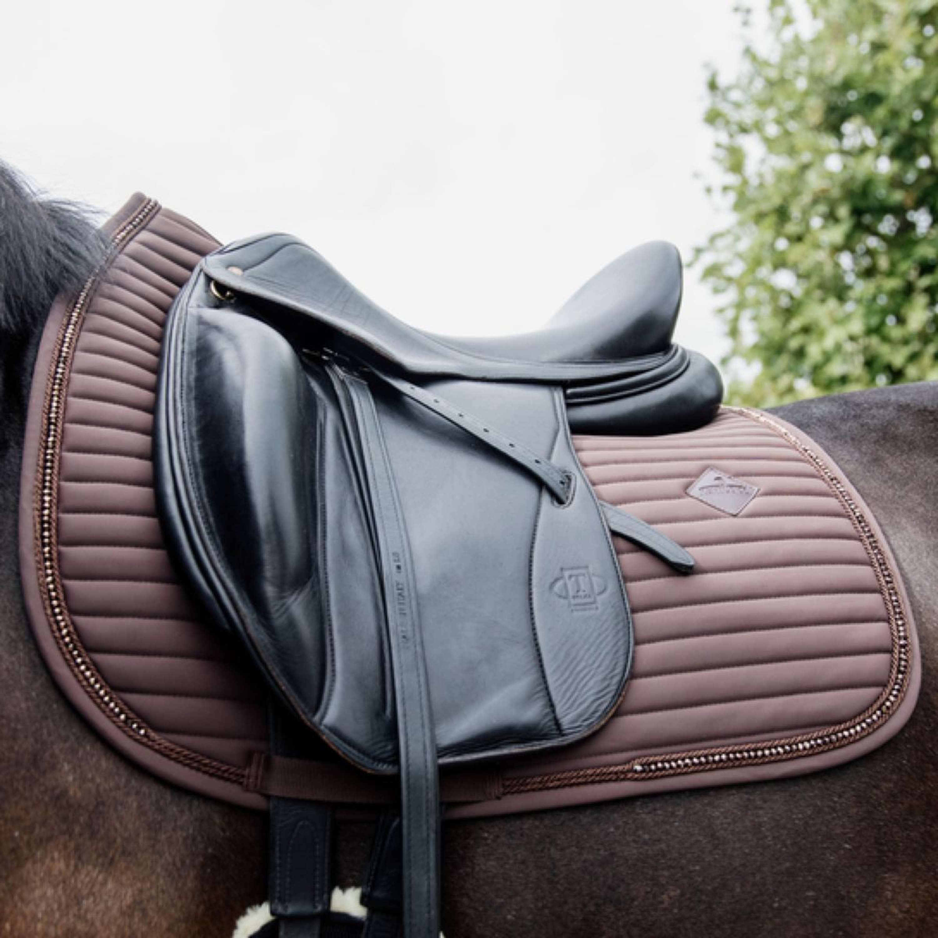LeMieux Zadeldek Square Dressage Essence Stone | Paardensport LeMieux Zadeldek Square Dressage Essence Stone | Paardensport