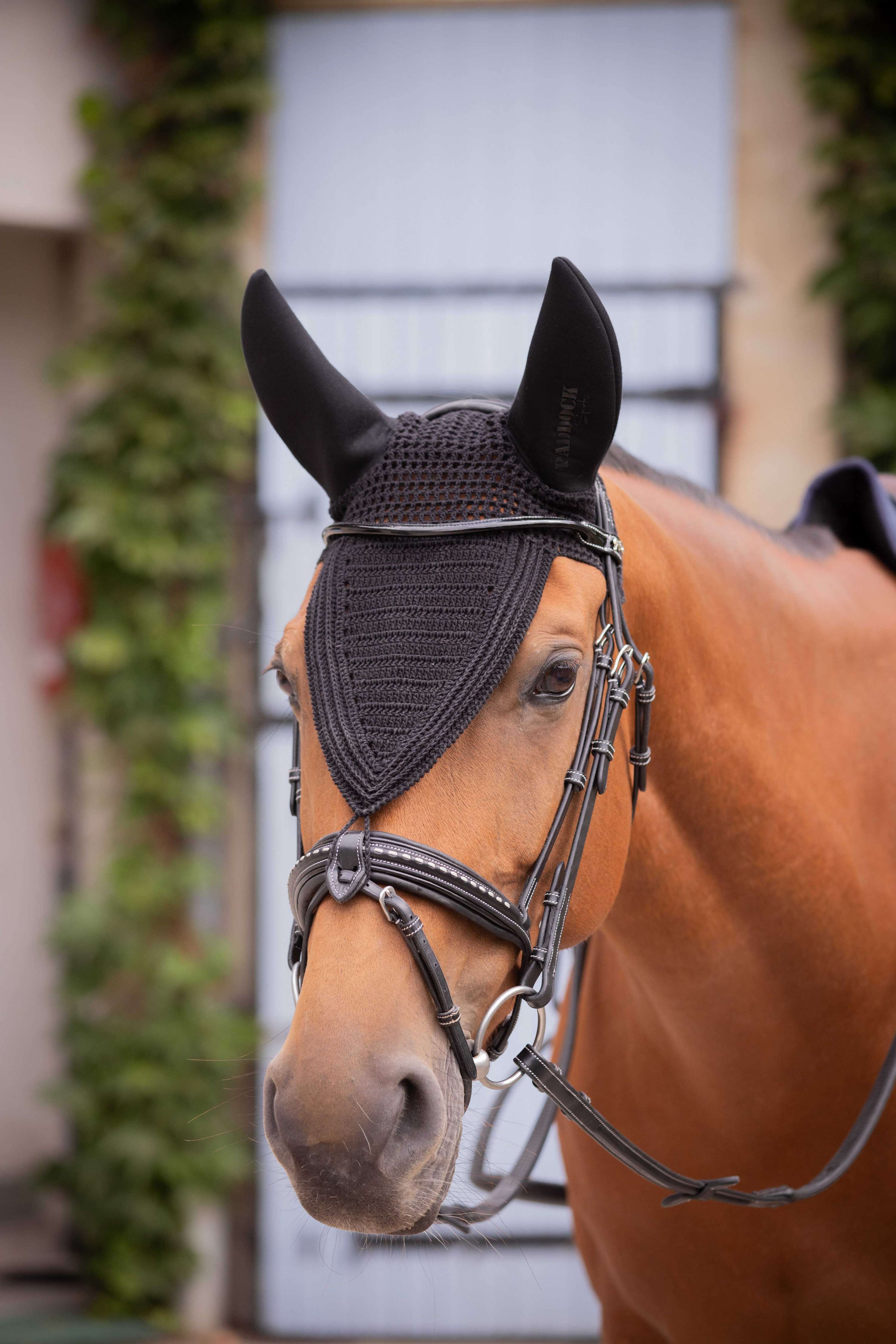 Paddock Ear Bonnet Long Soundless Black