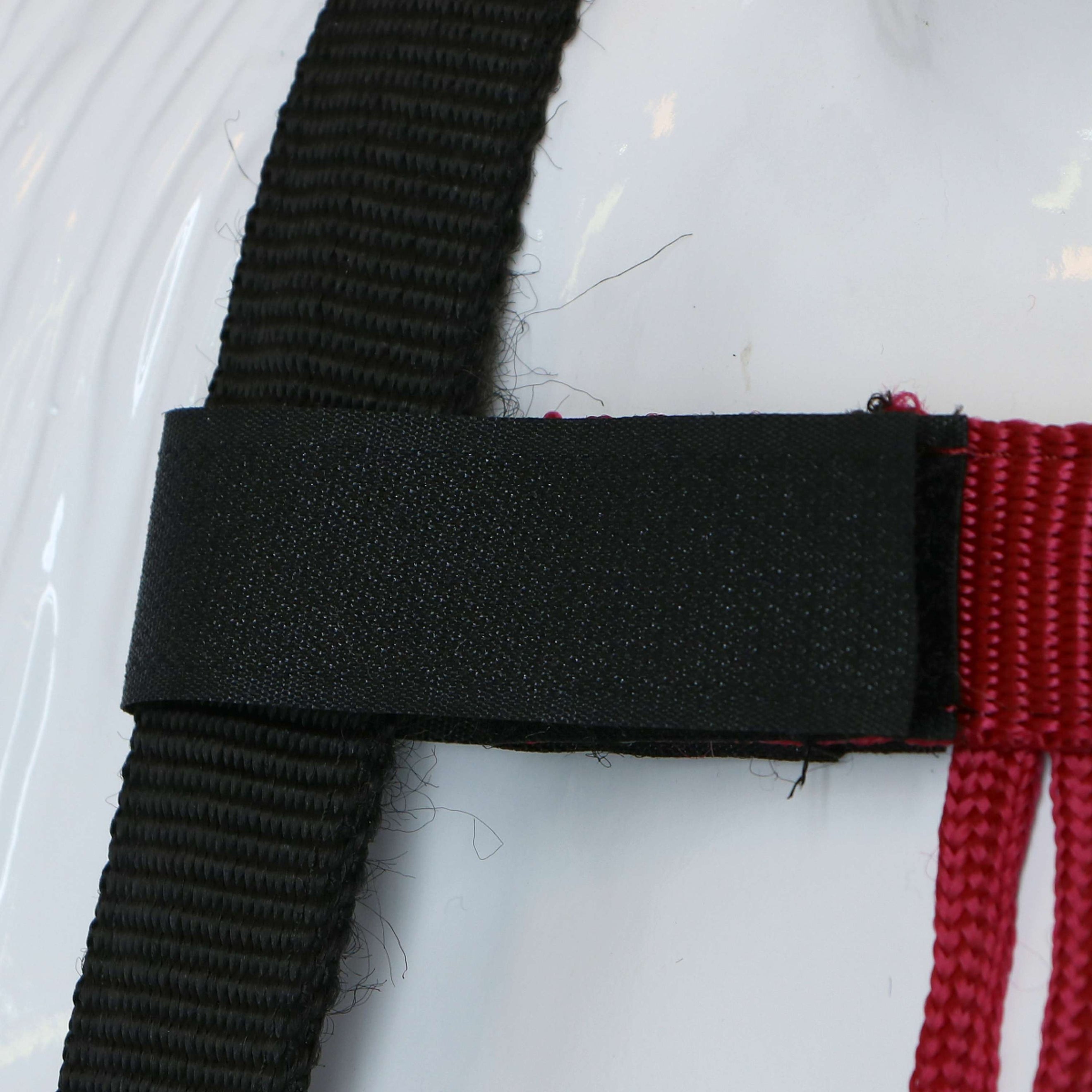 Kerbl Fly Fringe Strap Kittentape Dark red