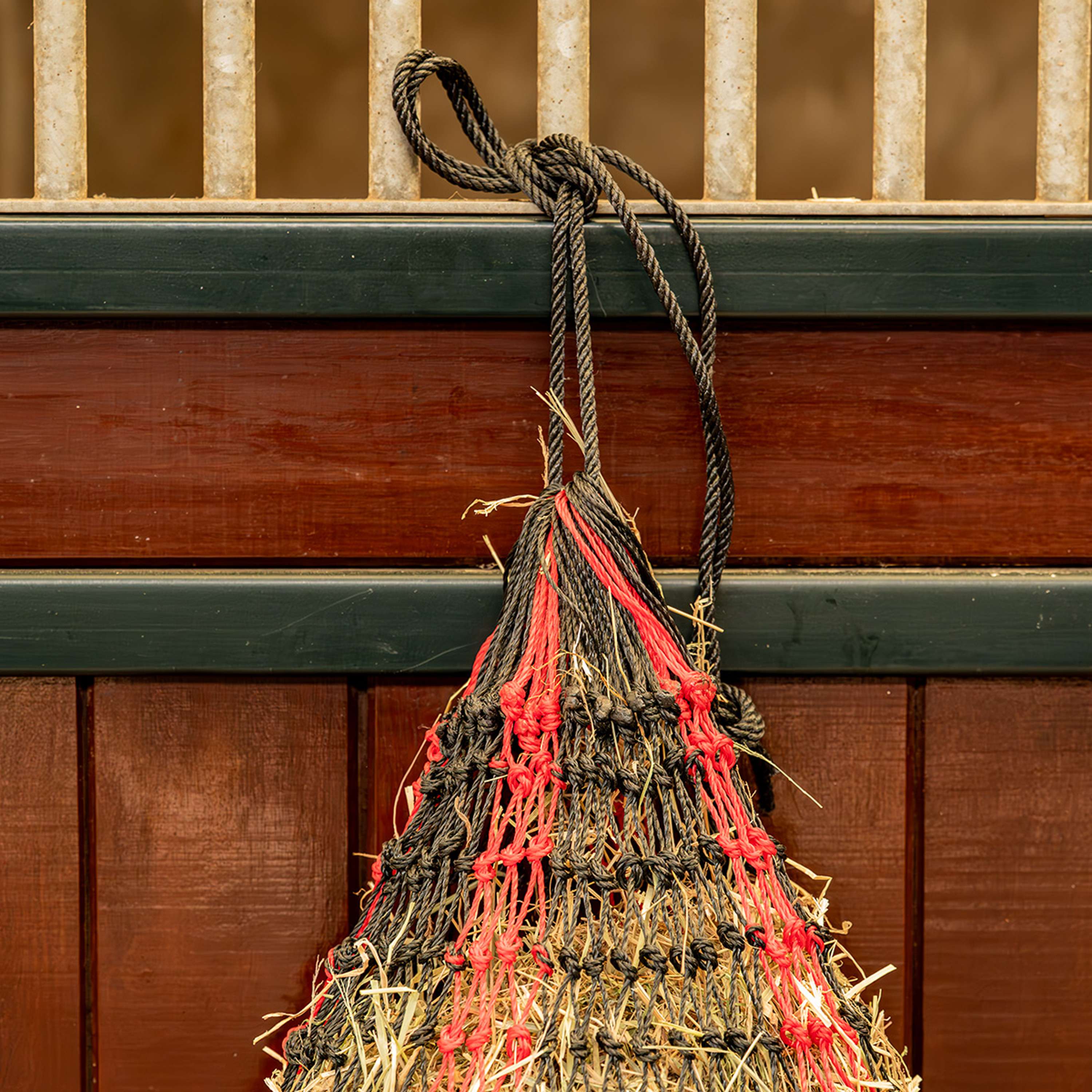 Agradi Horse Hay Net Deluxe Mesh 4,5x4,5cm Black/Red