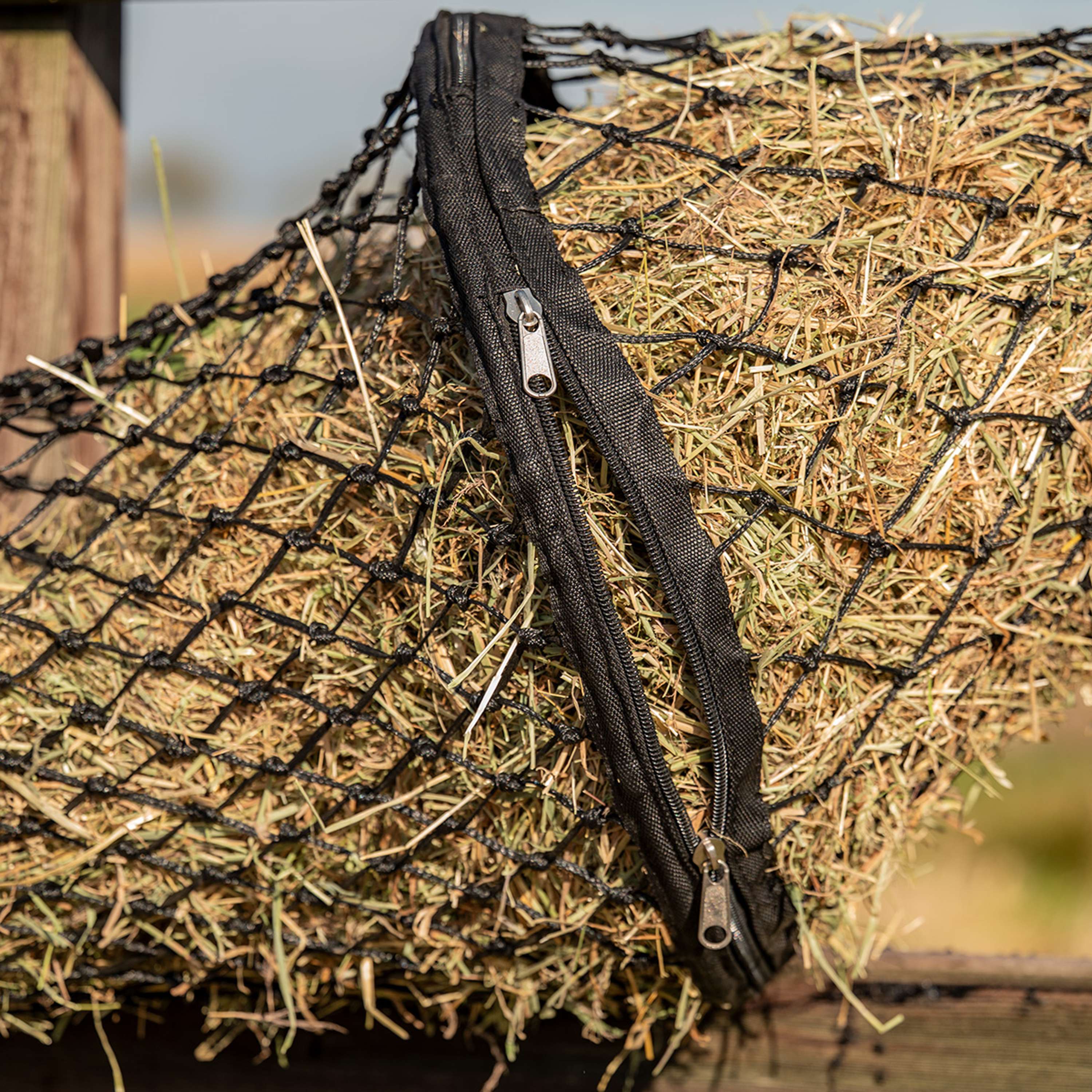 Agradi Horse Hay Net Tunnel Shape Maas 5x5cm Black