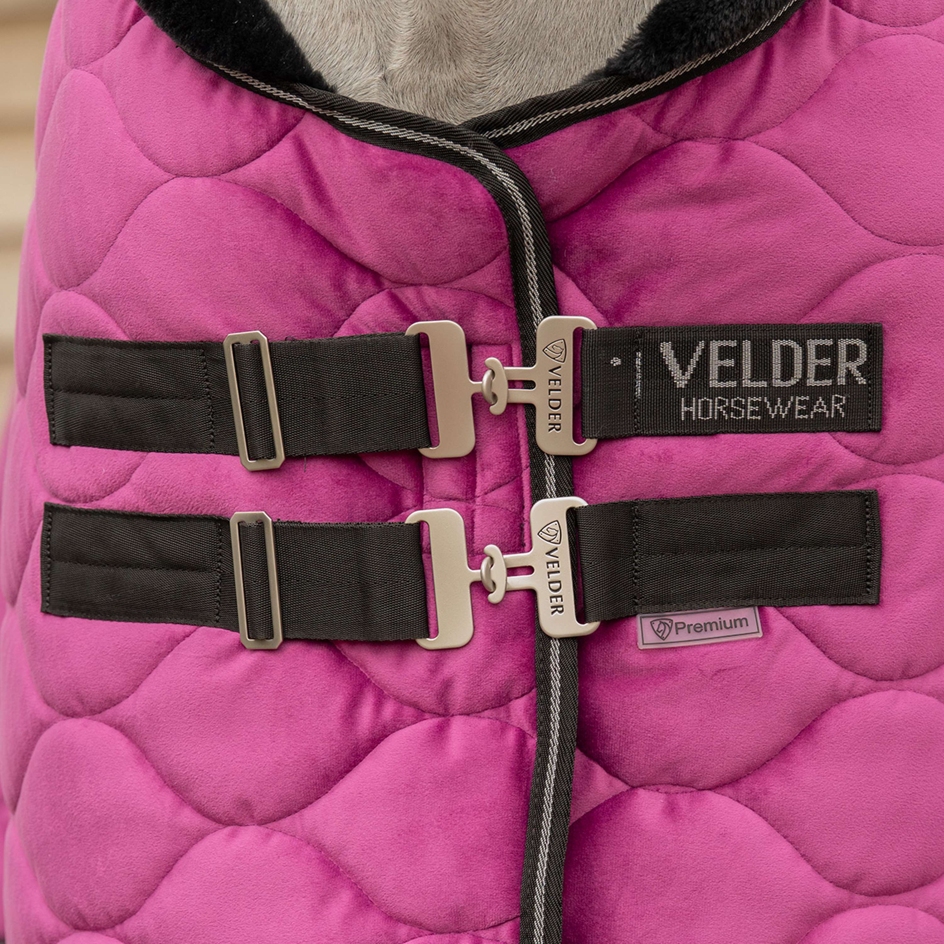 Velder Horsewear Premium Show Rug Satin Glow Dutch Raspberry