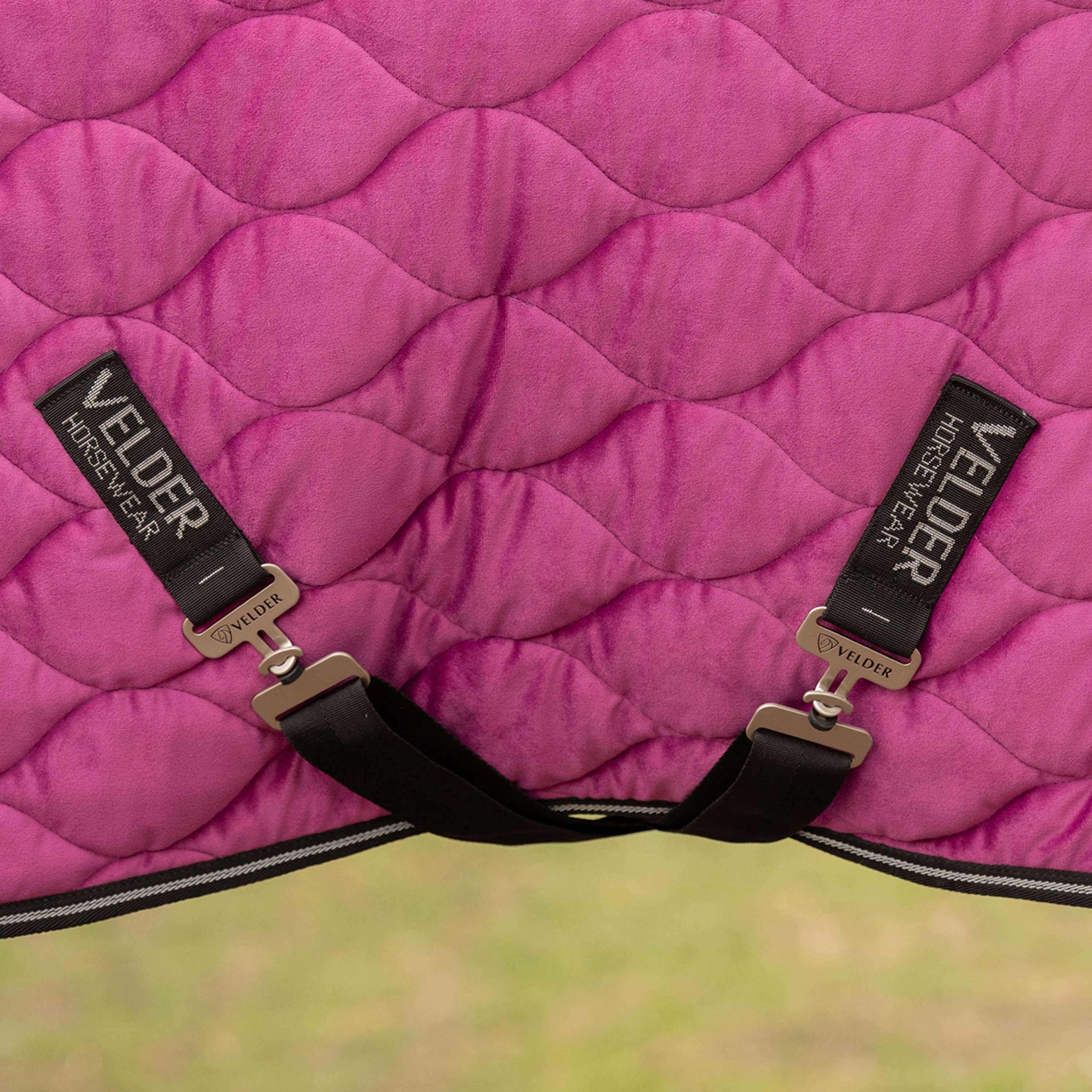 Velder Horsewear Premium Show Rug Satin Glow Dutch Raspberry