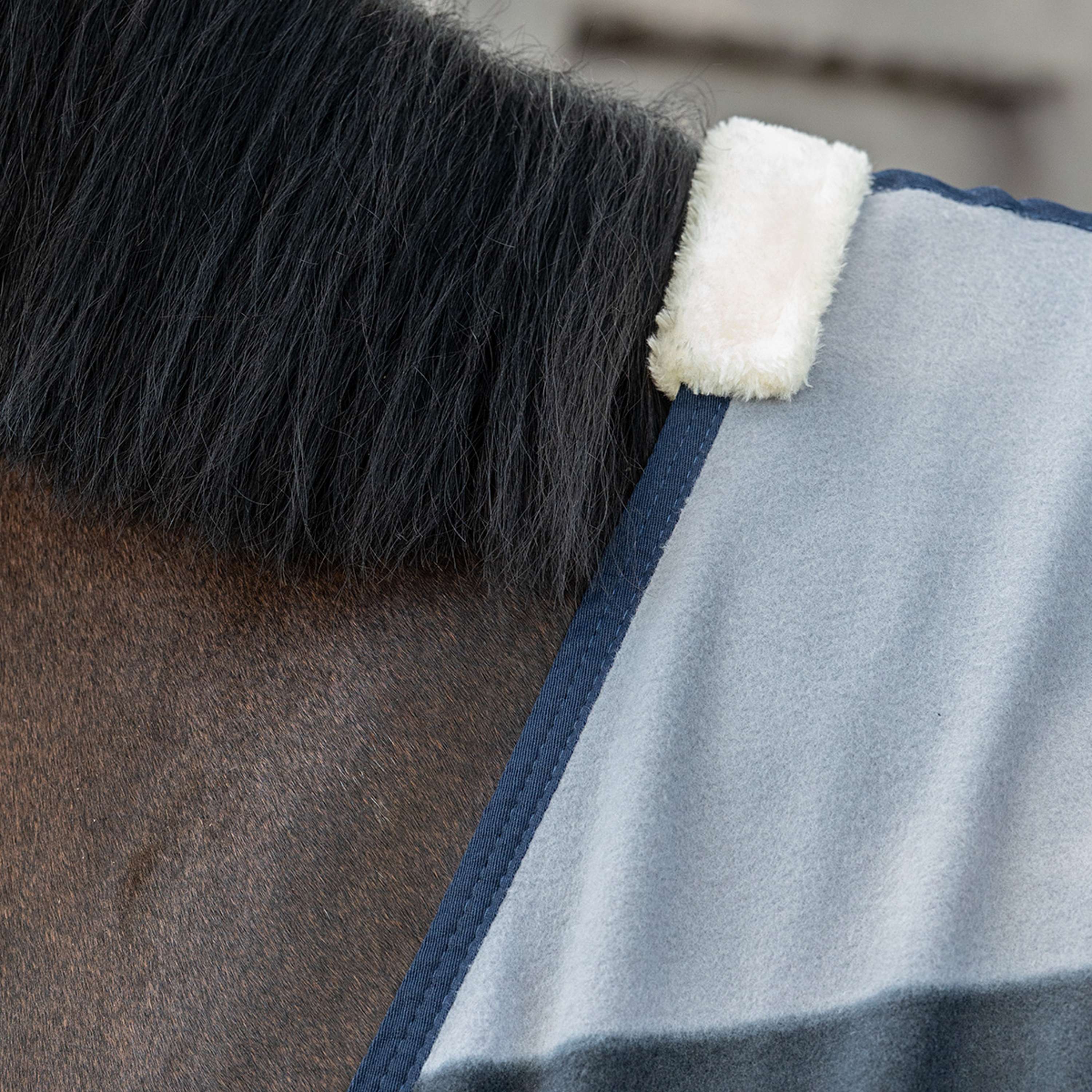 Velder Horsewear Essentials Fleece Rug Polar Stripes Grey/Bordeaux