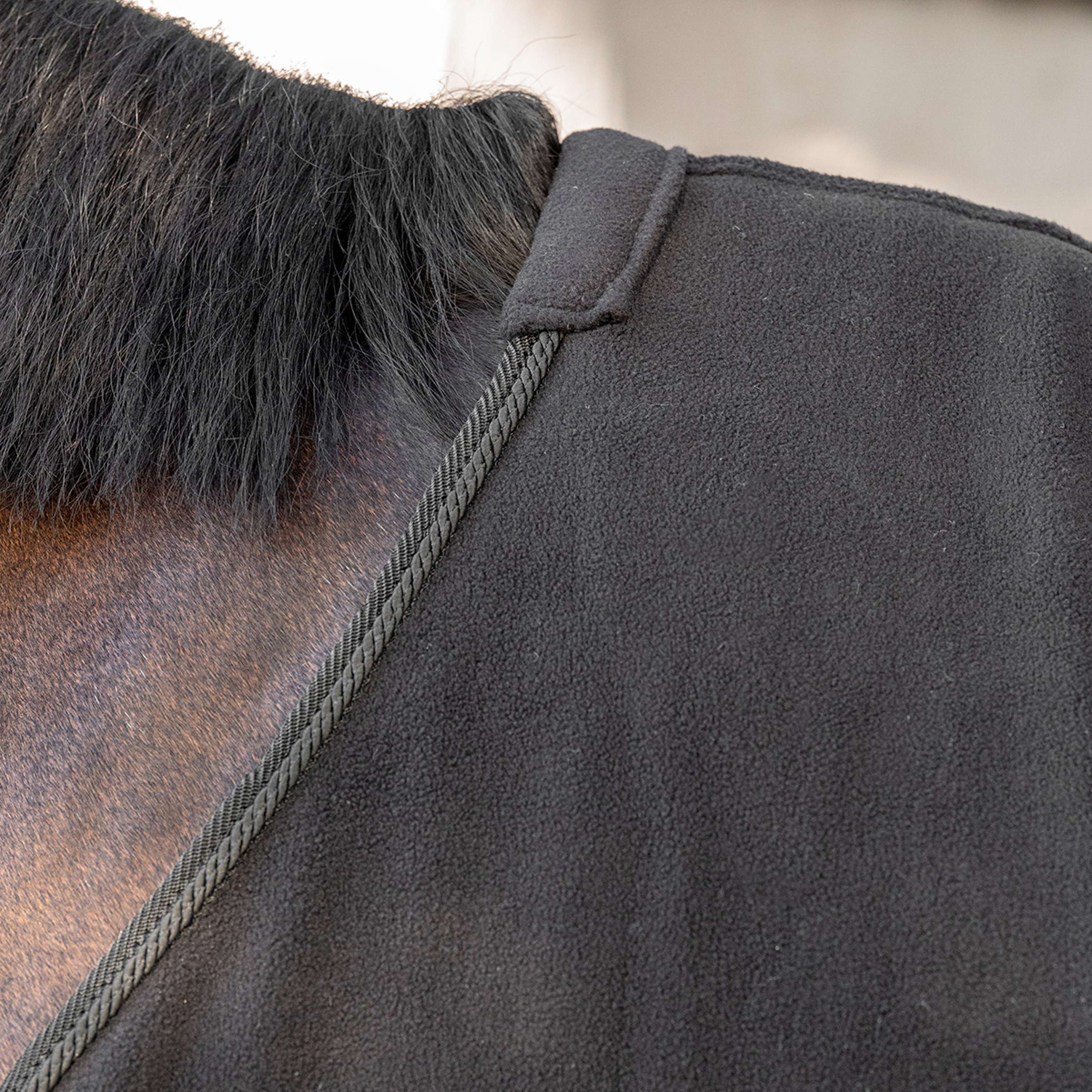 Velder Horsewear Essentials Fleece Rug Comfy Black