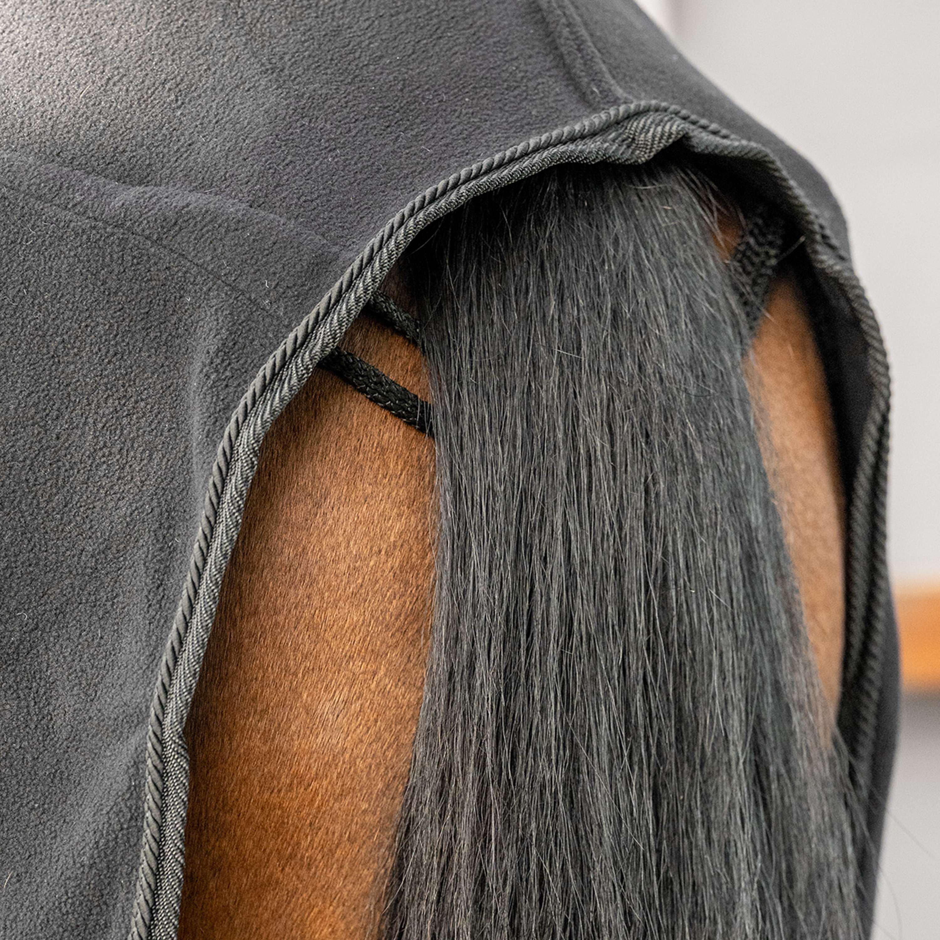 Velder Horsewear Essentials Fleece Rug Comfy Black