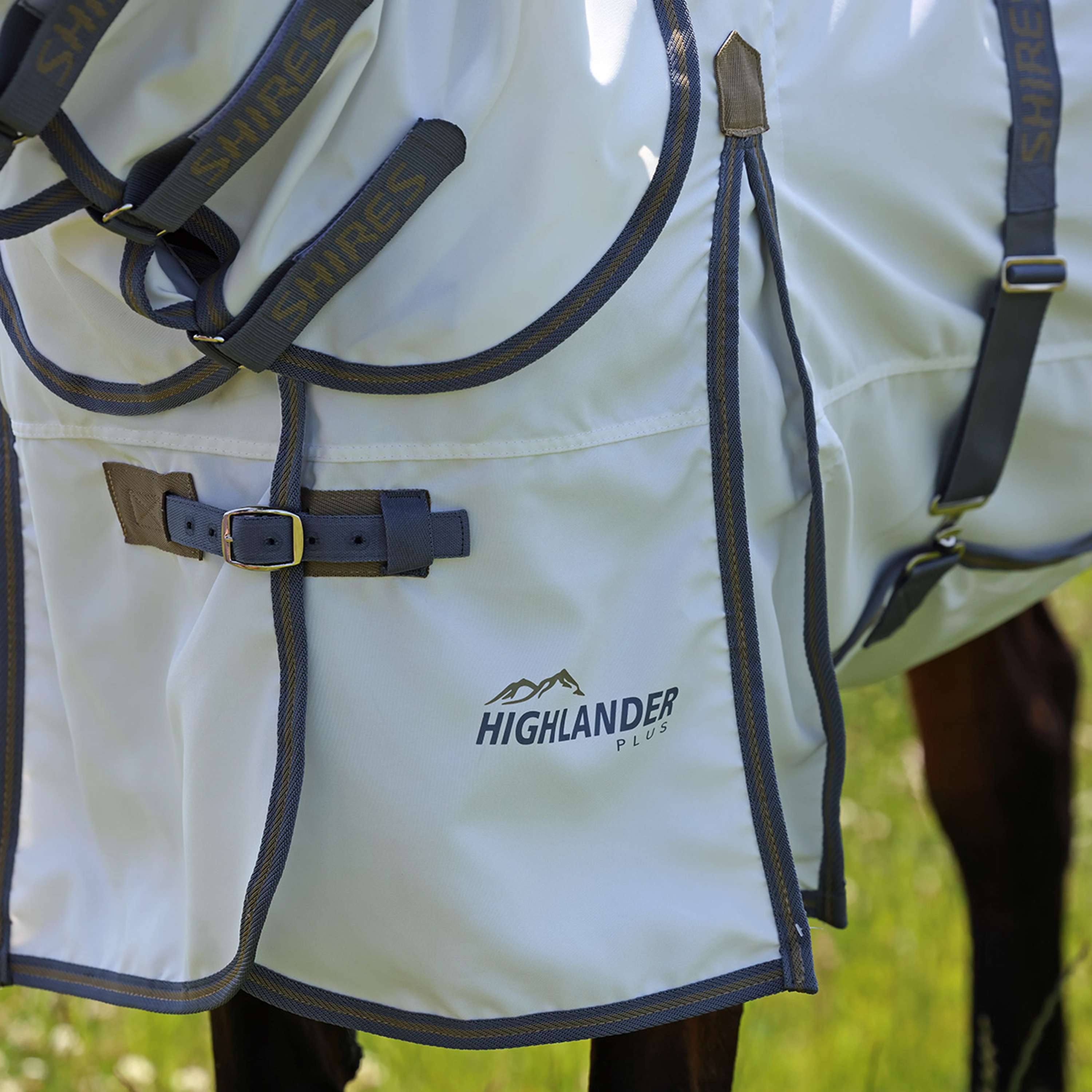 Highlander Plus by Shires Eczema Rug Sweet-Itch Combo White/Airforce