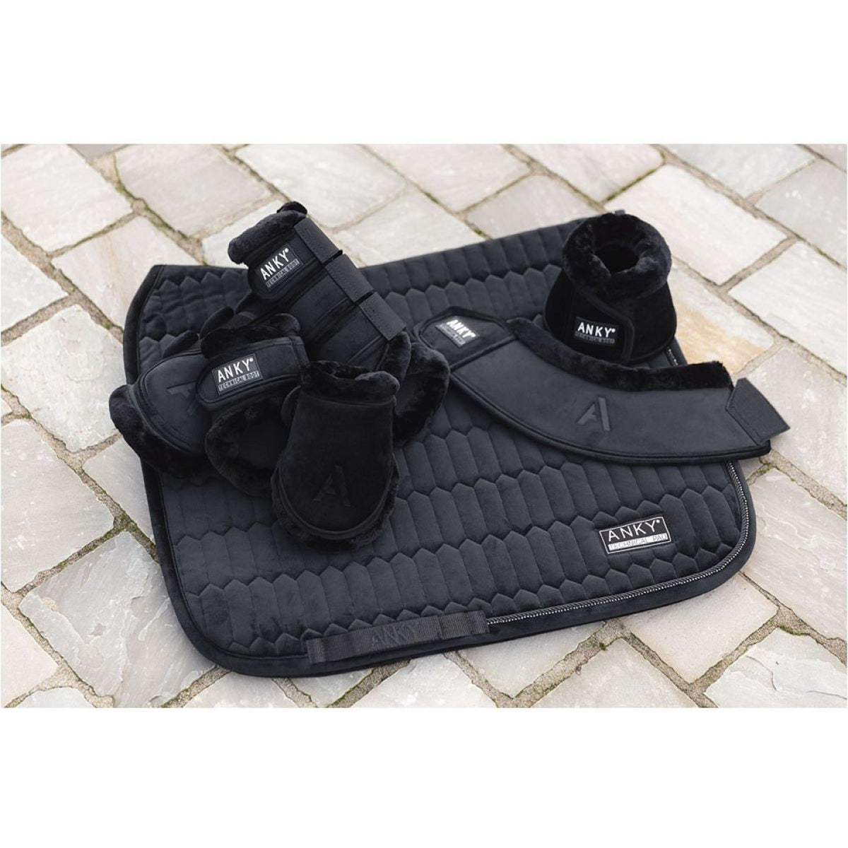 ANKY Saddlepad Velvet XB242112 Dressage Black