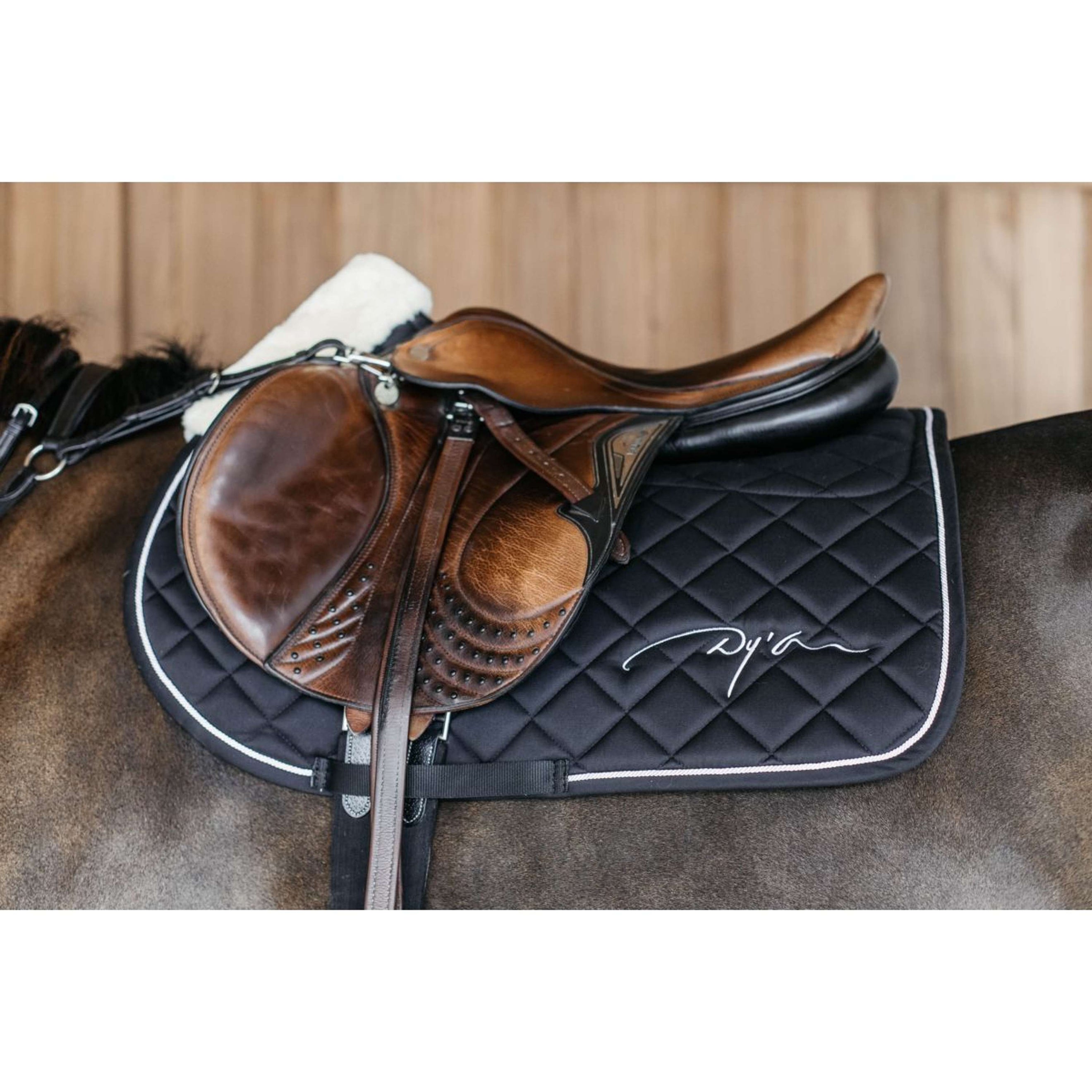 Dyon Saddlepad Skin Friendly Jumping Black