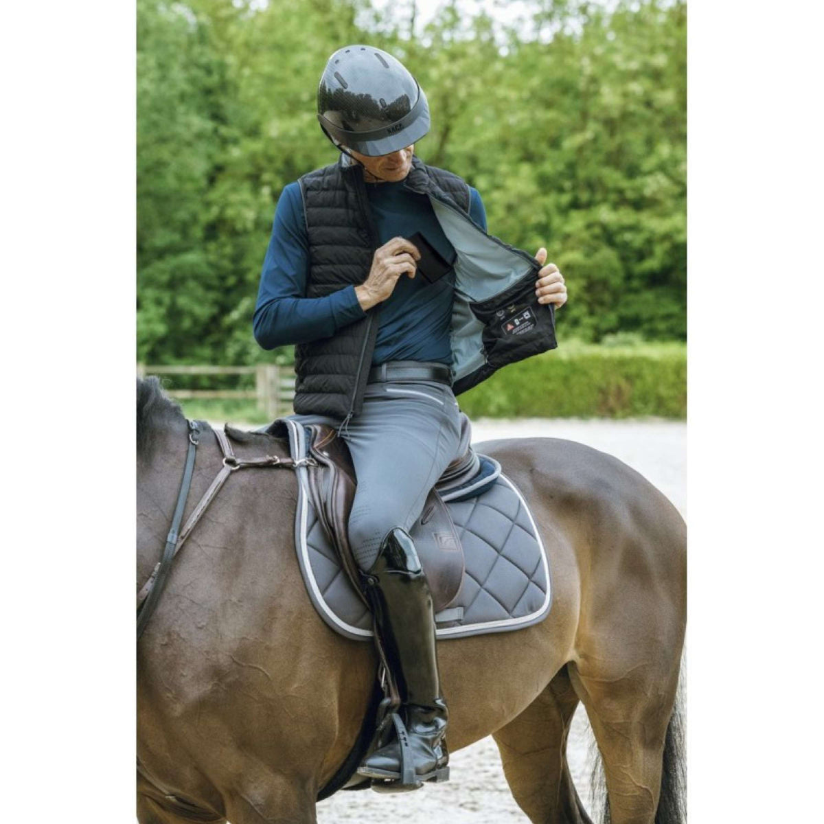 EQUITHÈME Heated Vest Charlie Black