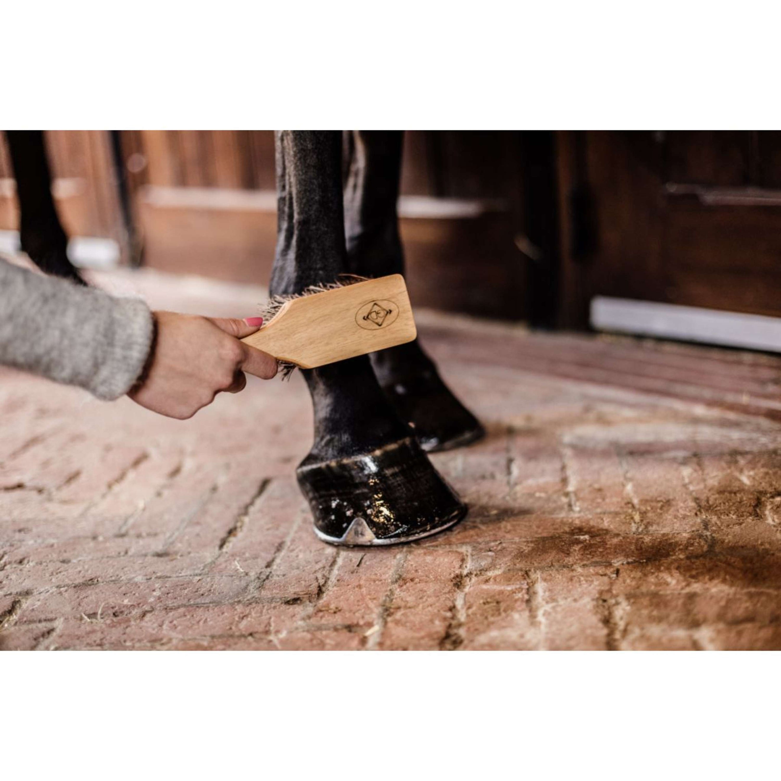 Grooming Deluxe by Kentucky Hoof Brush Grooming Deluxe by Kentucky Hoof Brush