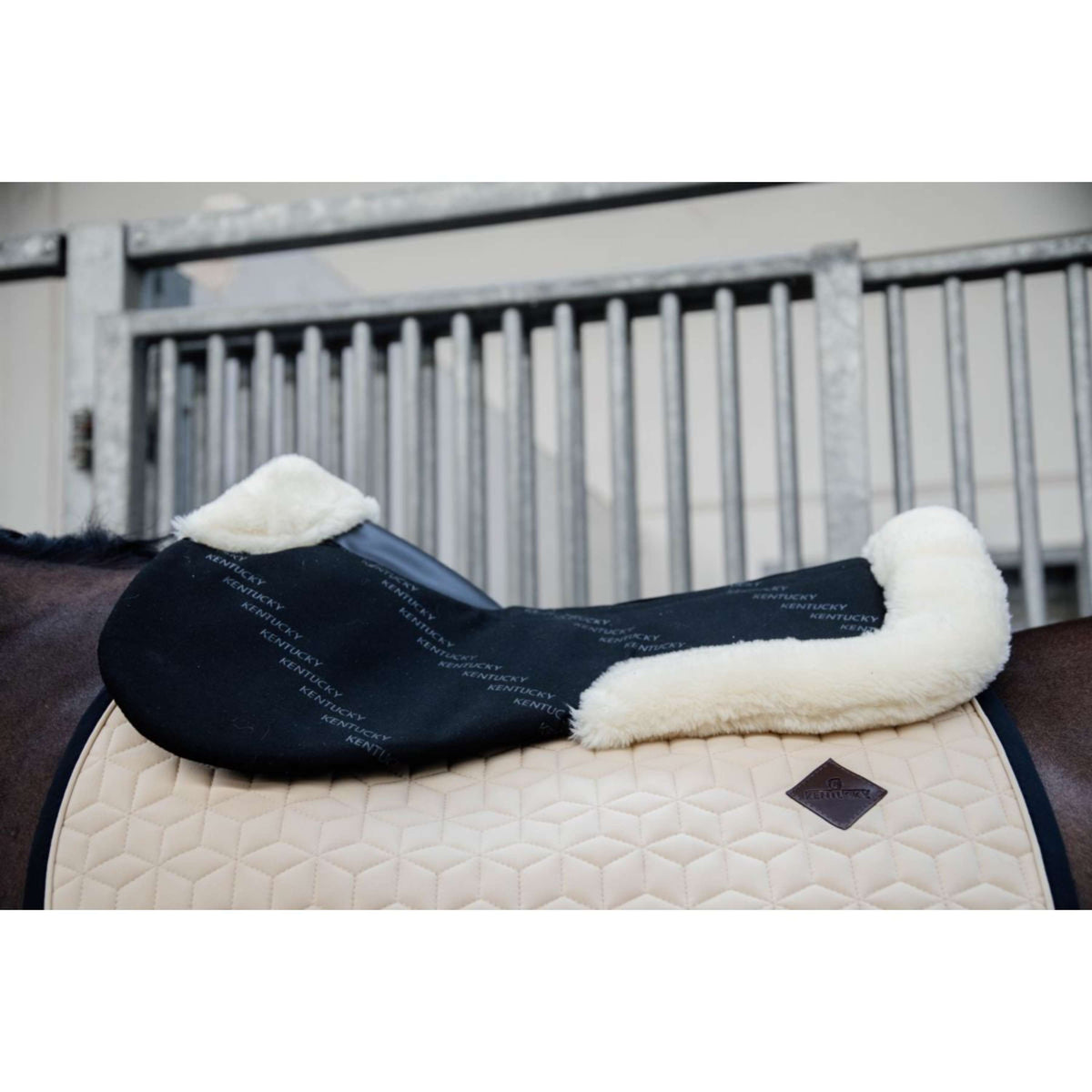 Kentucky Half Pad Impact Equalizer Sheepskin Black