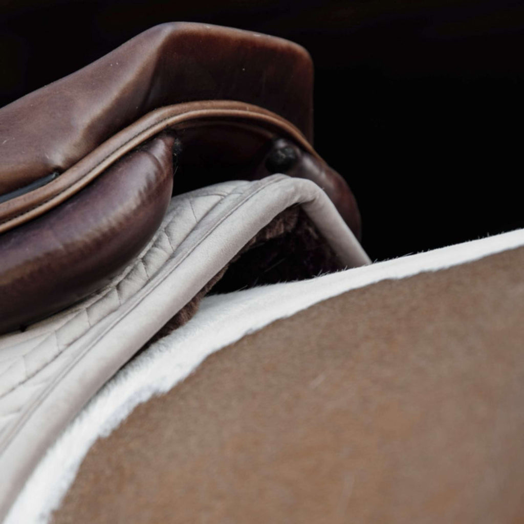 Kentucky Saddlepad Skin Friendly Velvet Jumping Beige
