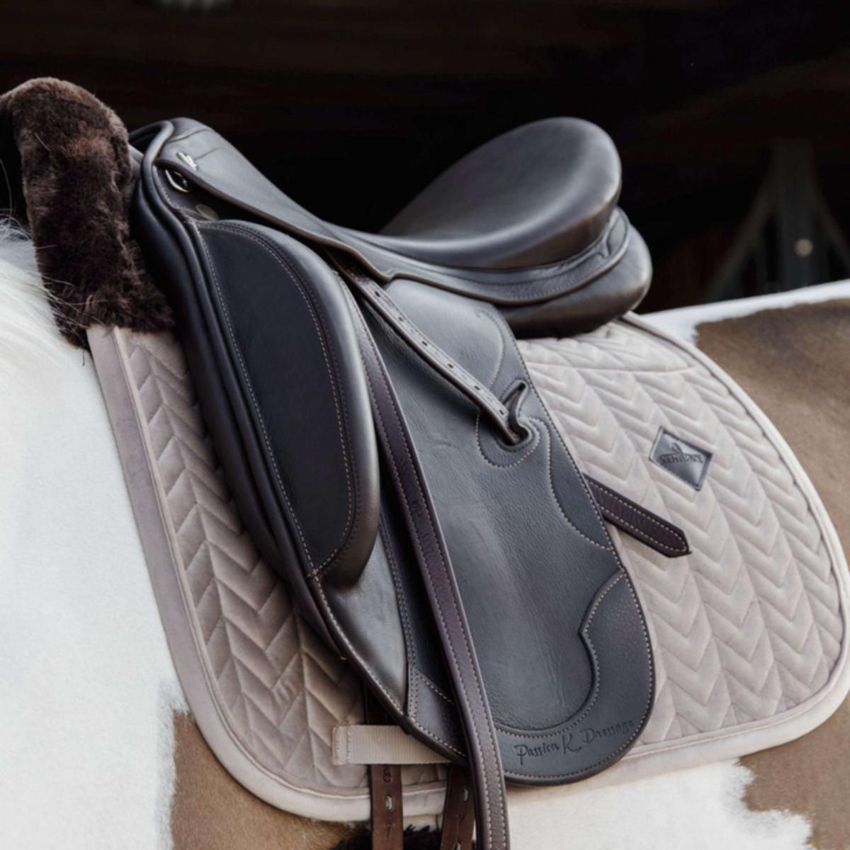 Kentucky Saddlepad Skin Friendly Velvet Dressage Beige