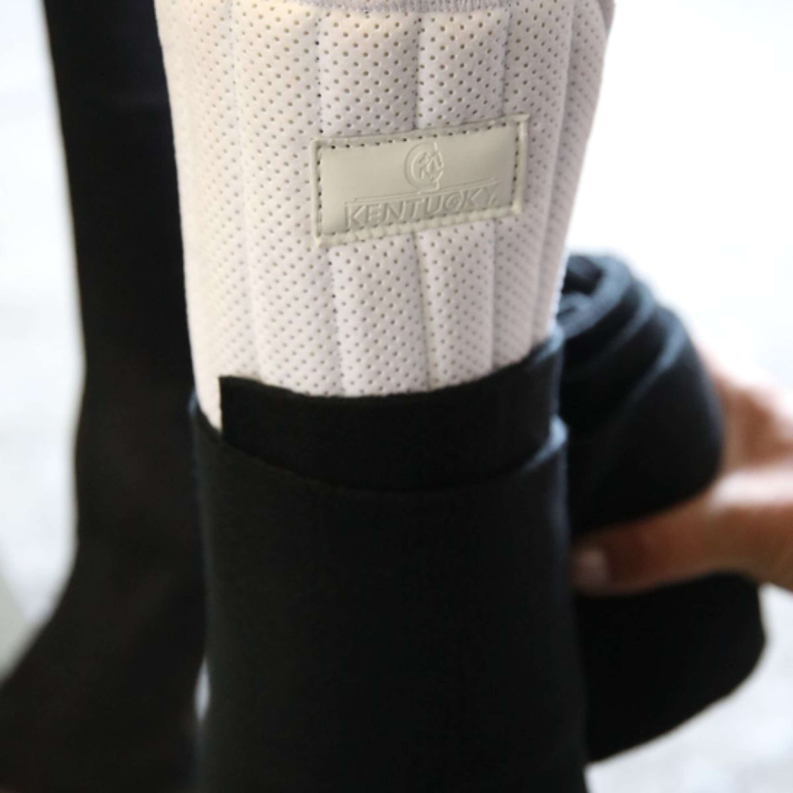 Kentucky Horsewear Bandage Pads White - Black