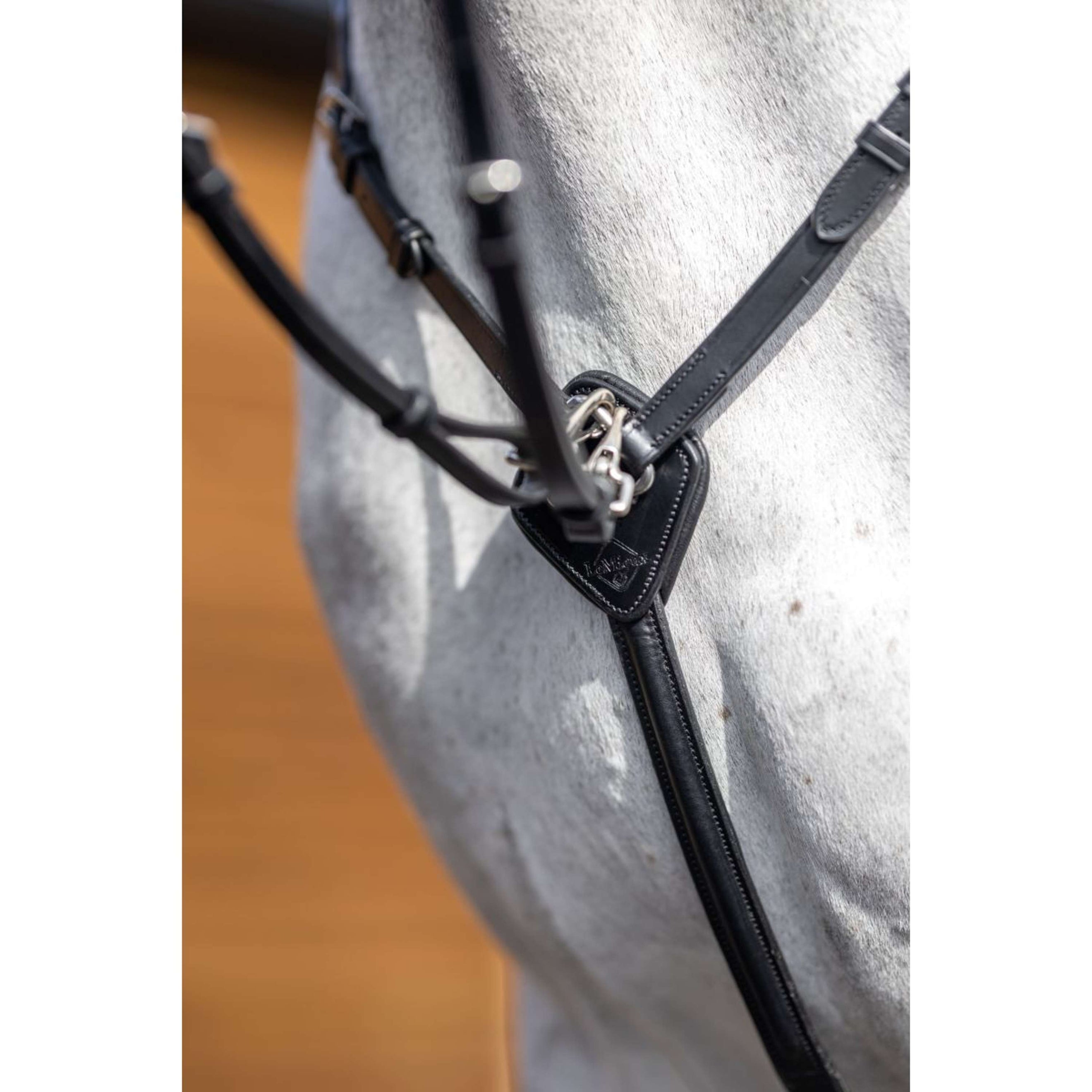 LeMieux Kudos Martingale Breastplate Detachable Black LeMieux Kudos Martingale Breastplate Detachable Black