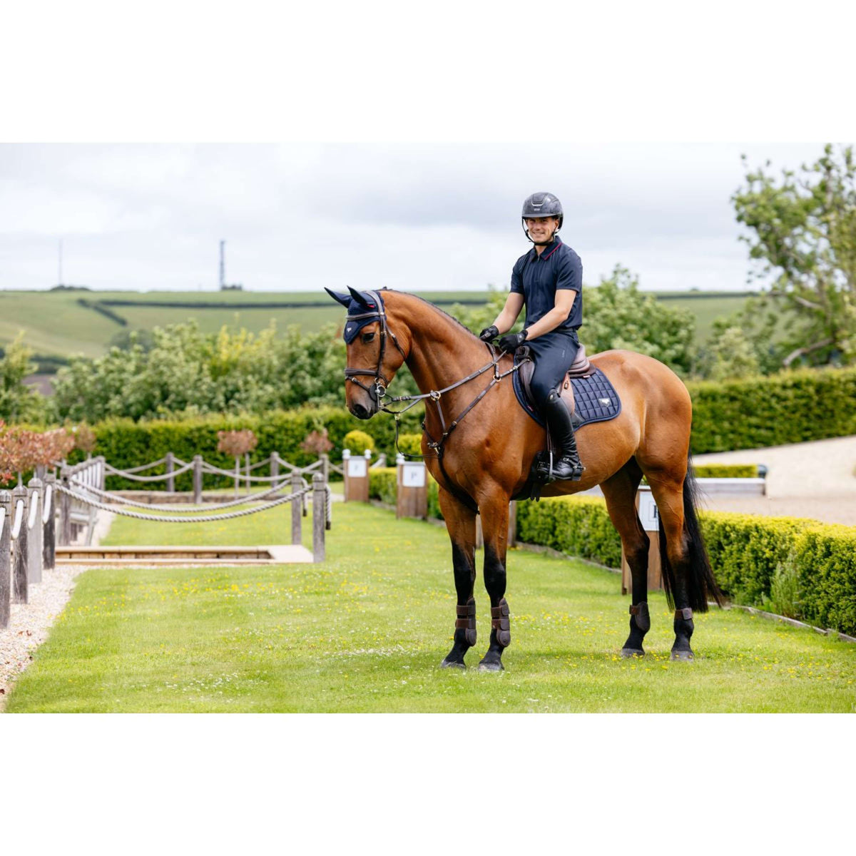 LeMieux Saddlepad Loire Classic Square Close Contact Navy