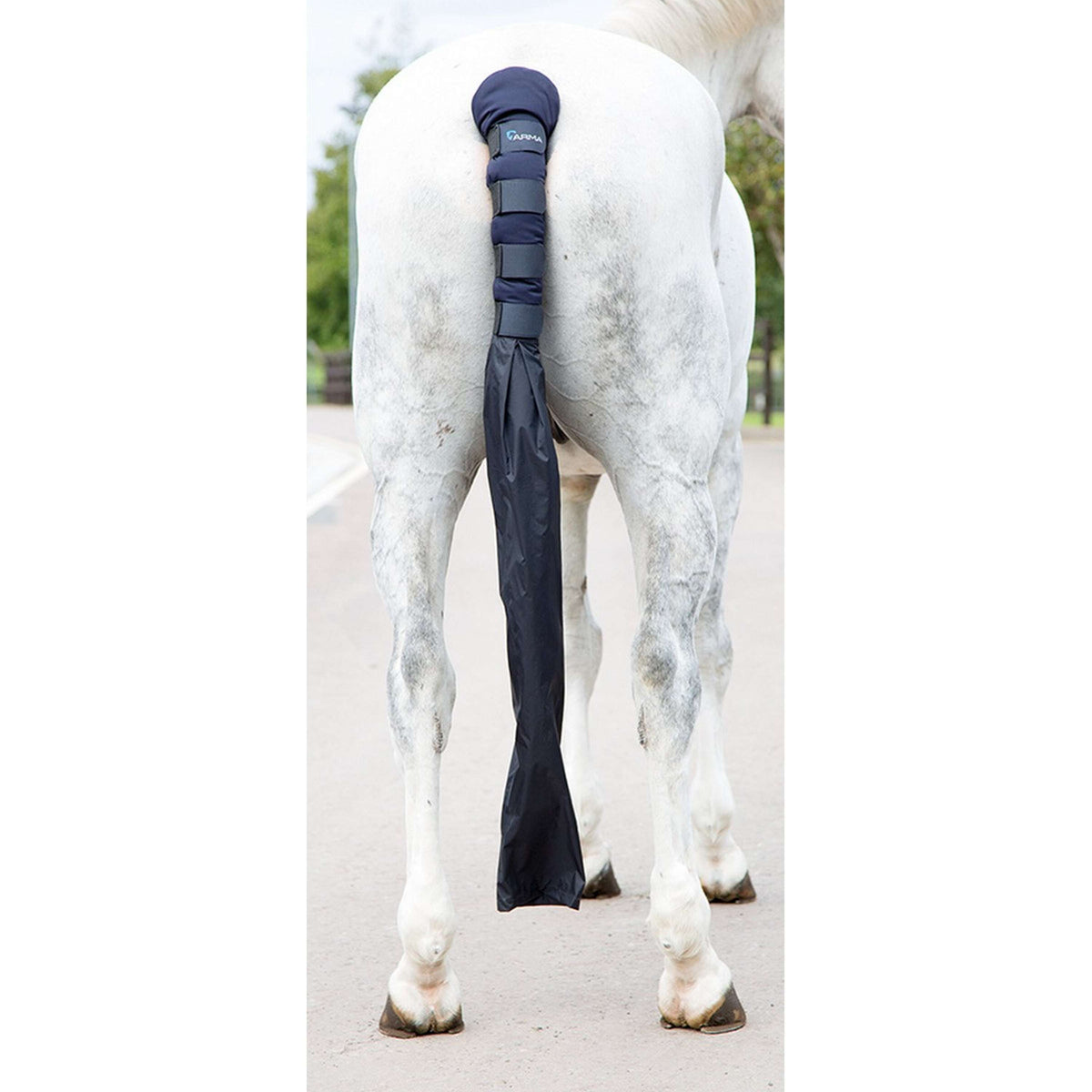 Arma by Shires Tail Guard Padded with Bag Navy