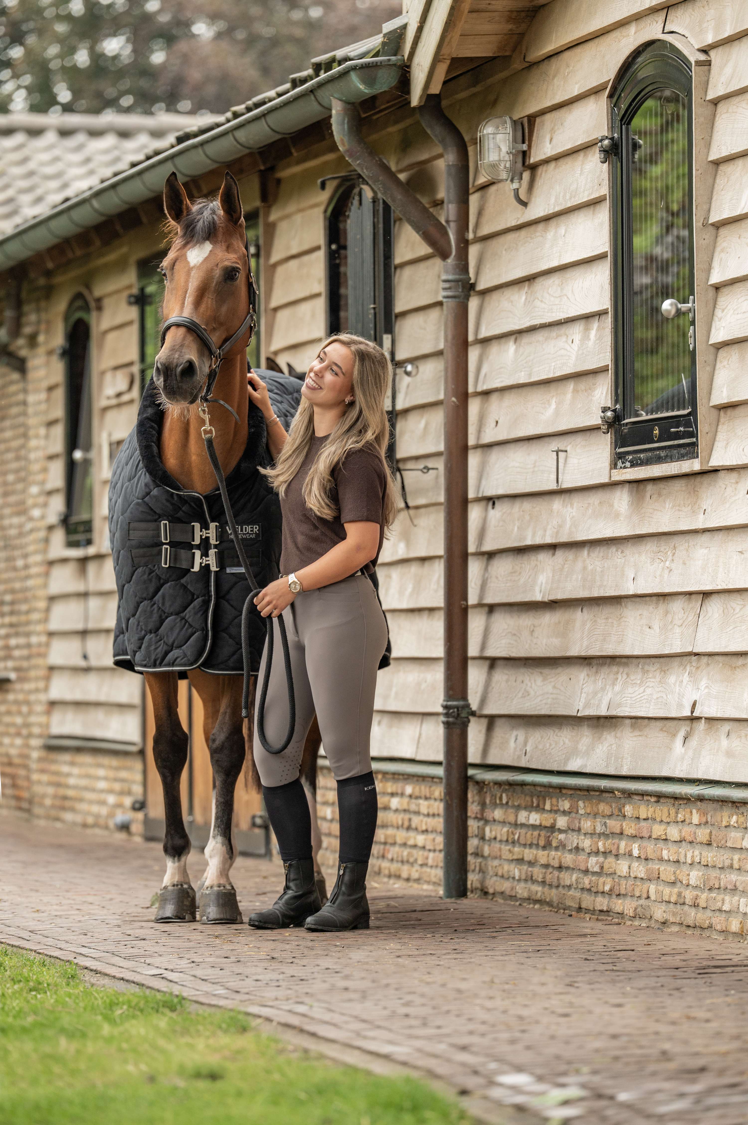 Velder Horsewear Premium Show Rug Satin Glow Black Night