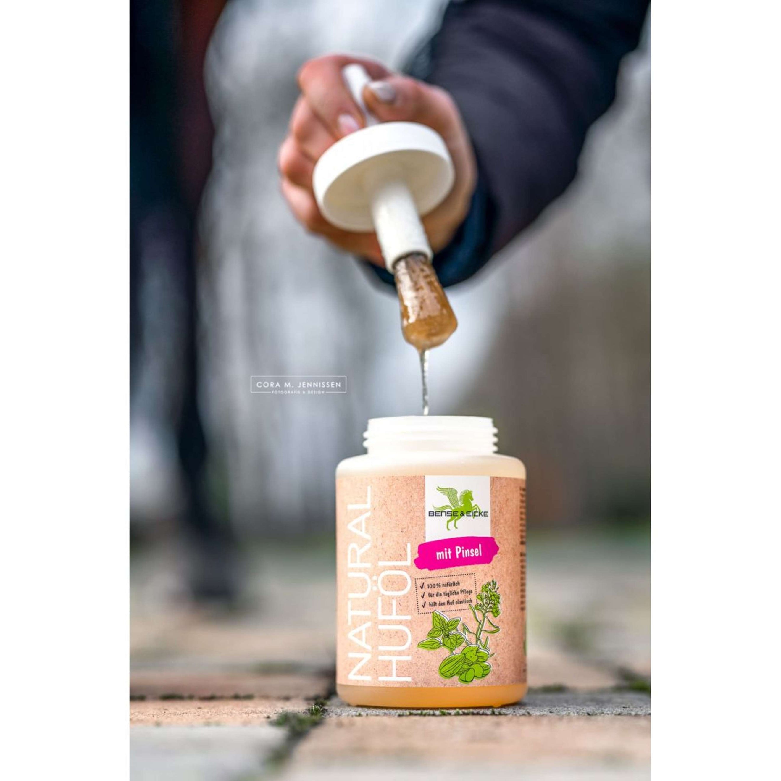 Bense & Eicke Natural Hoofoil with Brush Bense & Eicke Natural Hoofoil with Brush