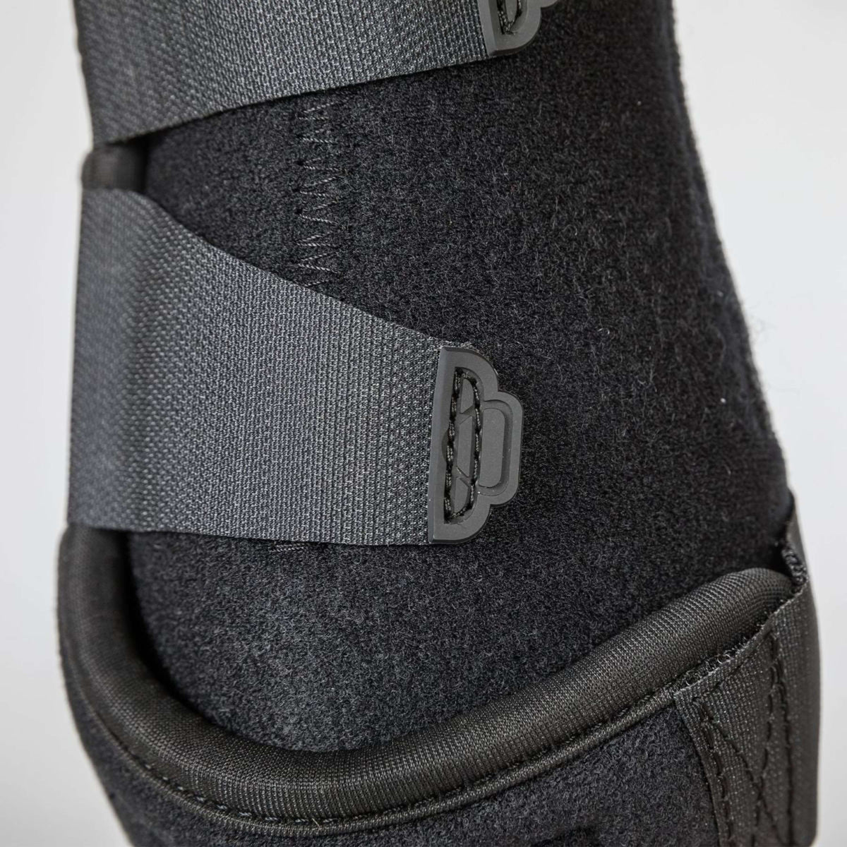 Back on Track Tendon Boots Airflow Black