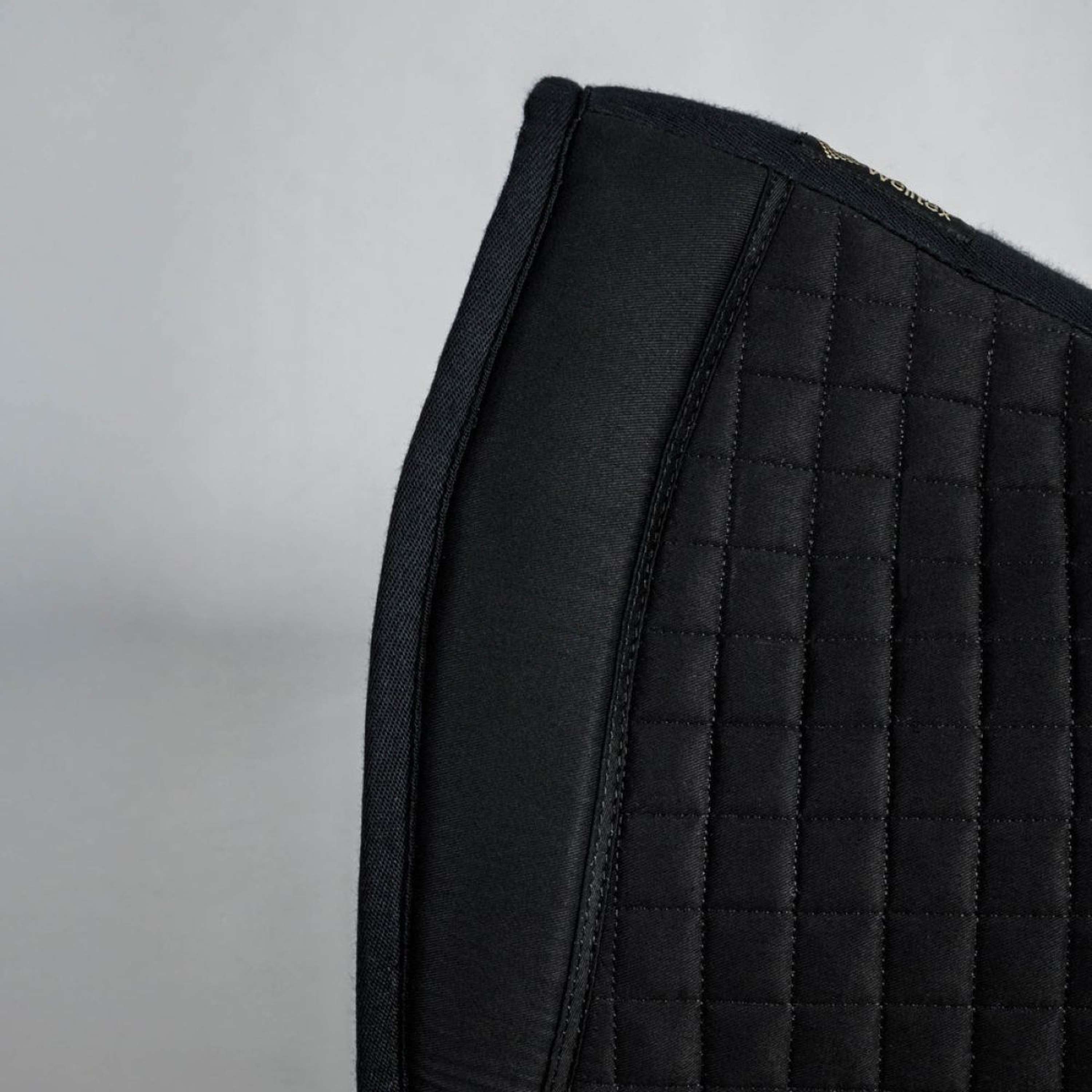 Back on Track Saddlepad No. III Dressage Black