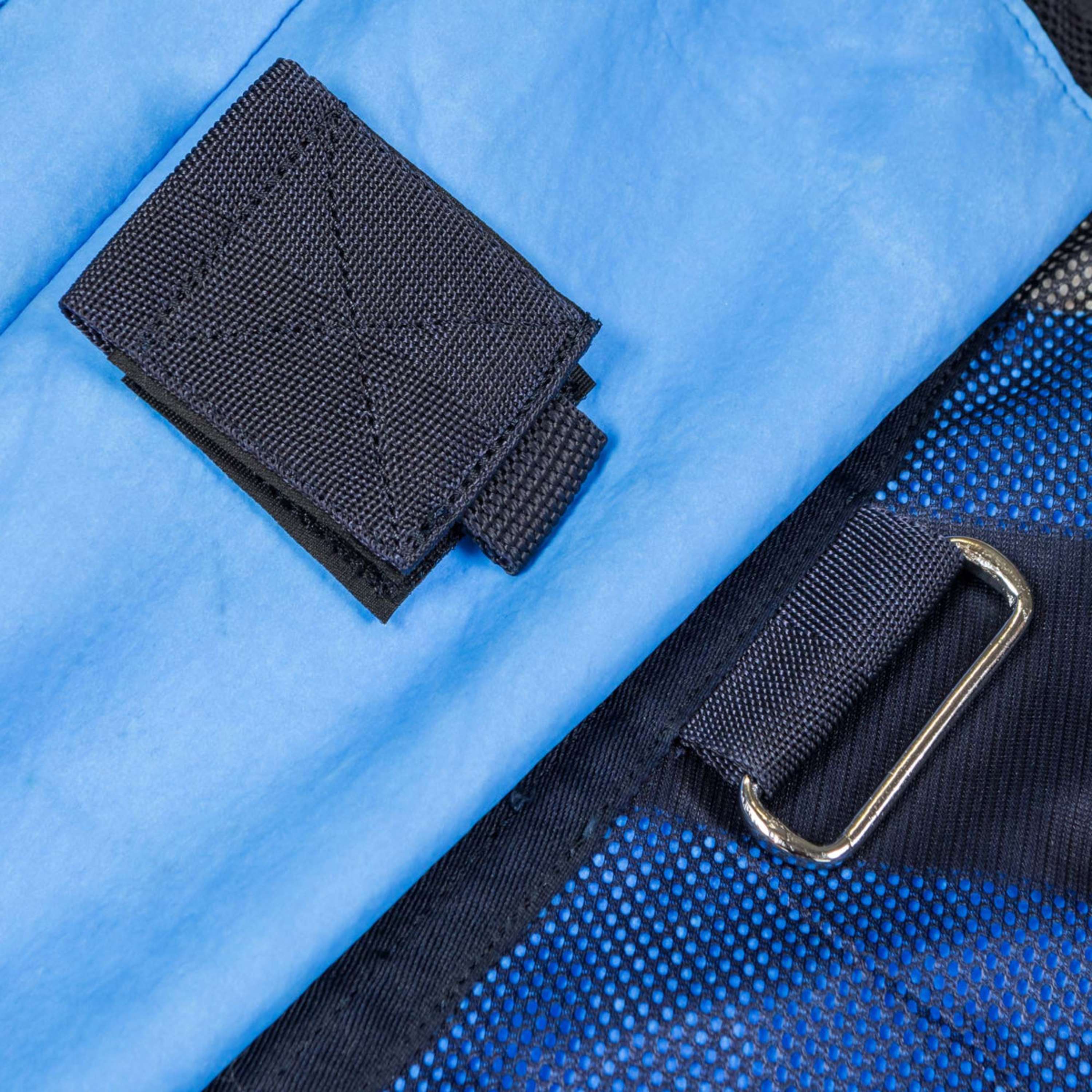 Cool on Track Neck Piece Maasdeken Blue