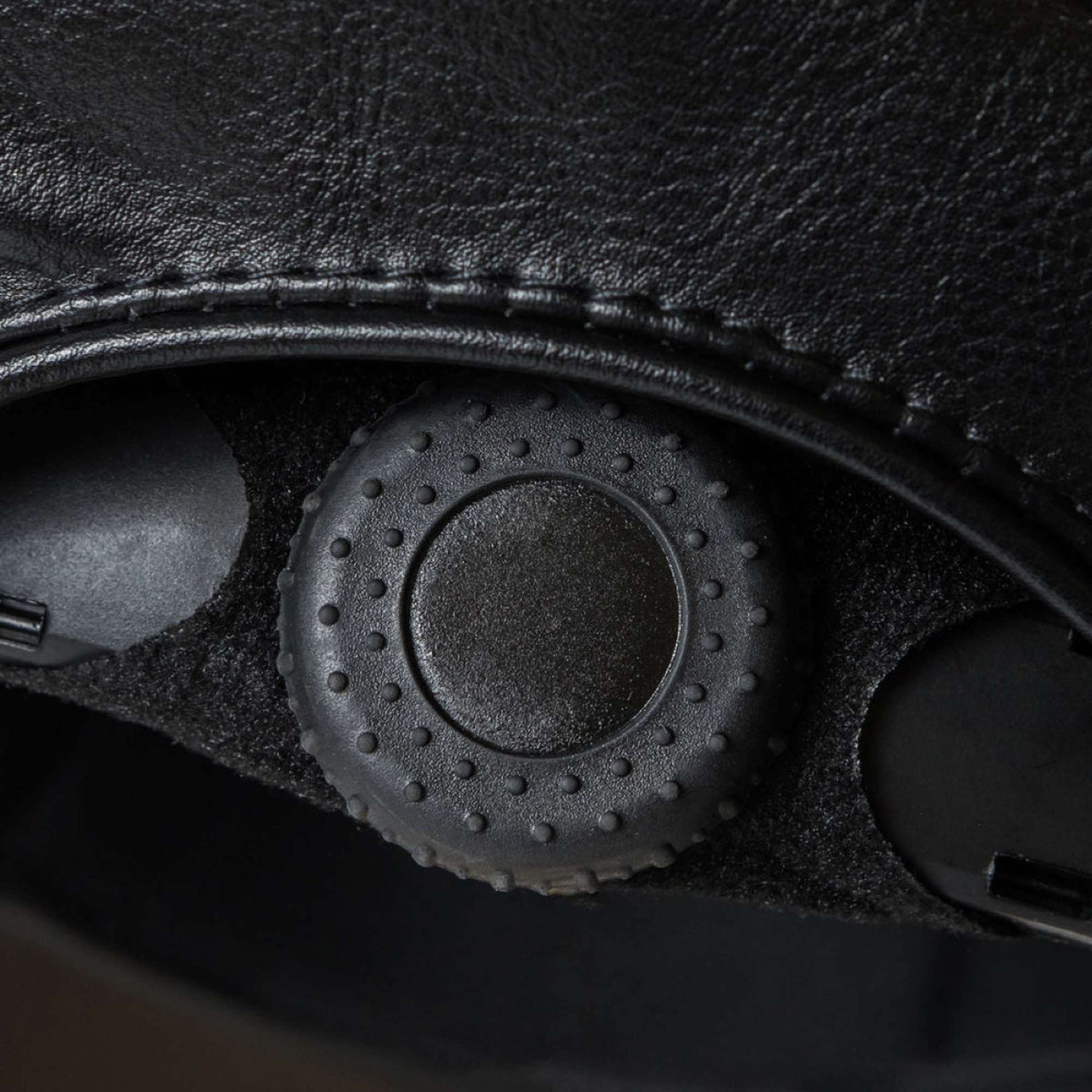Back on Track Cap Caracas Black