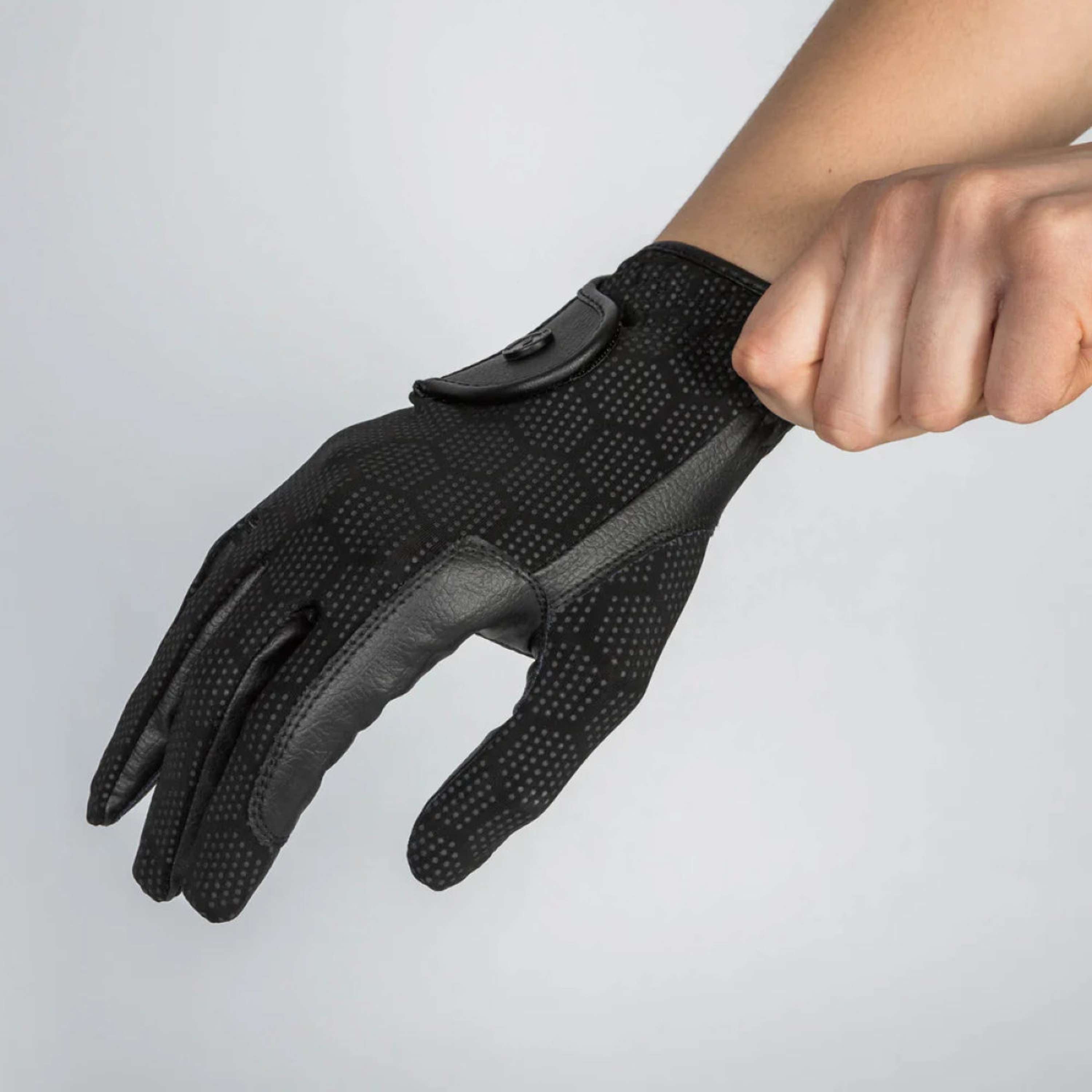 Back on Track Gloves Outline Black