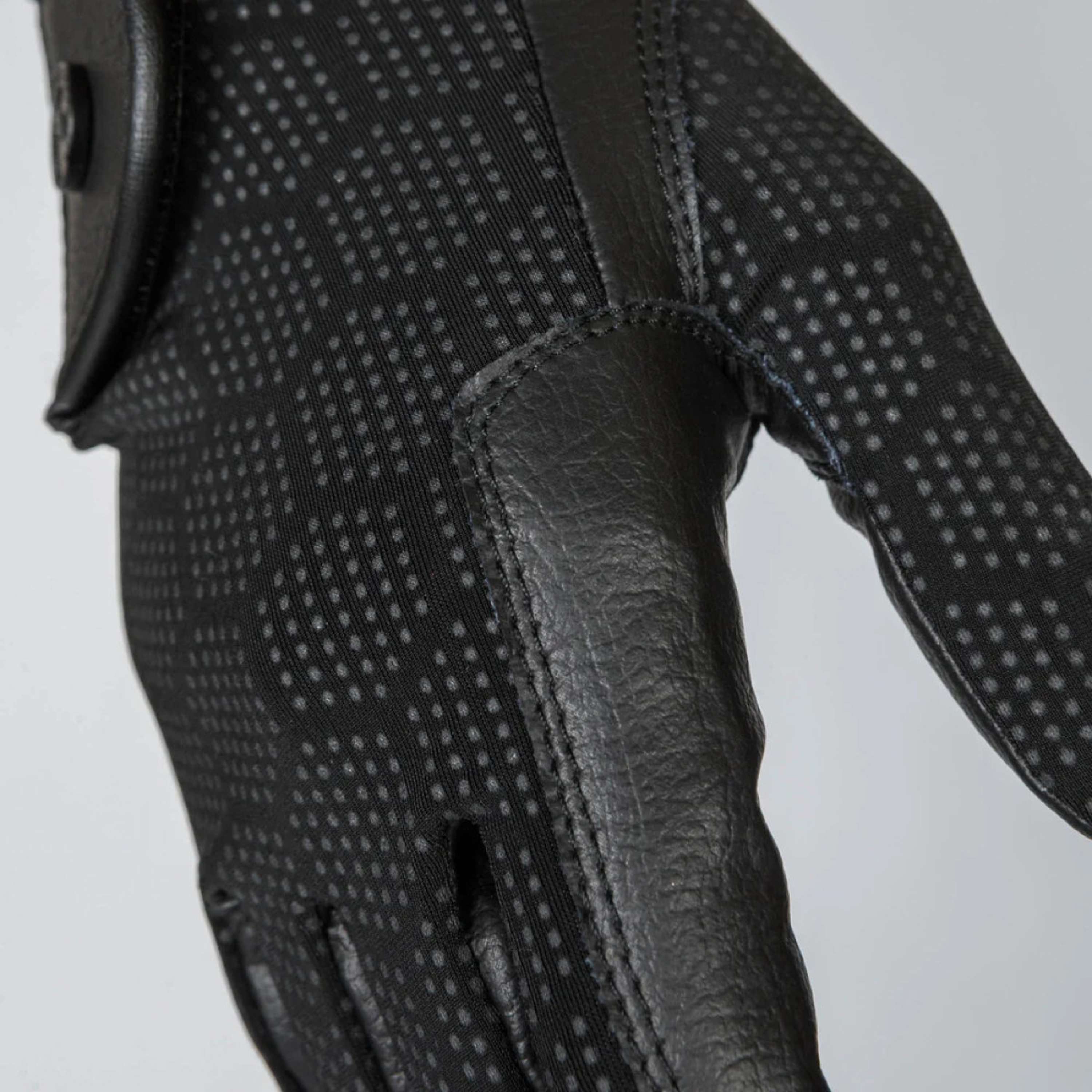 Back on Track Gloves Outline Black