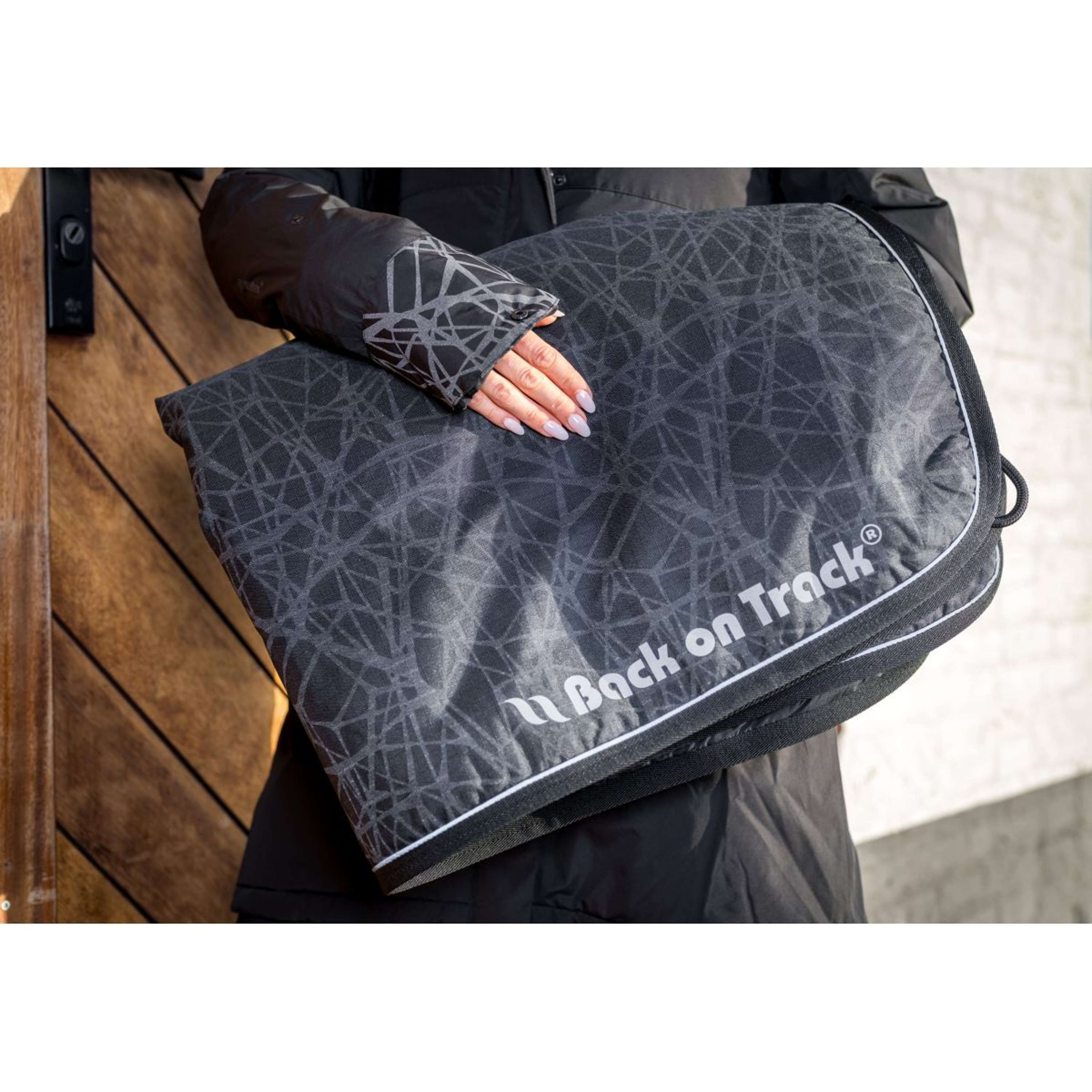Back on Track Exercise Rug OUTTRAKK Reflective Black
