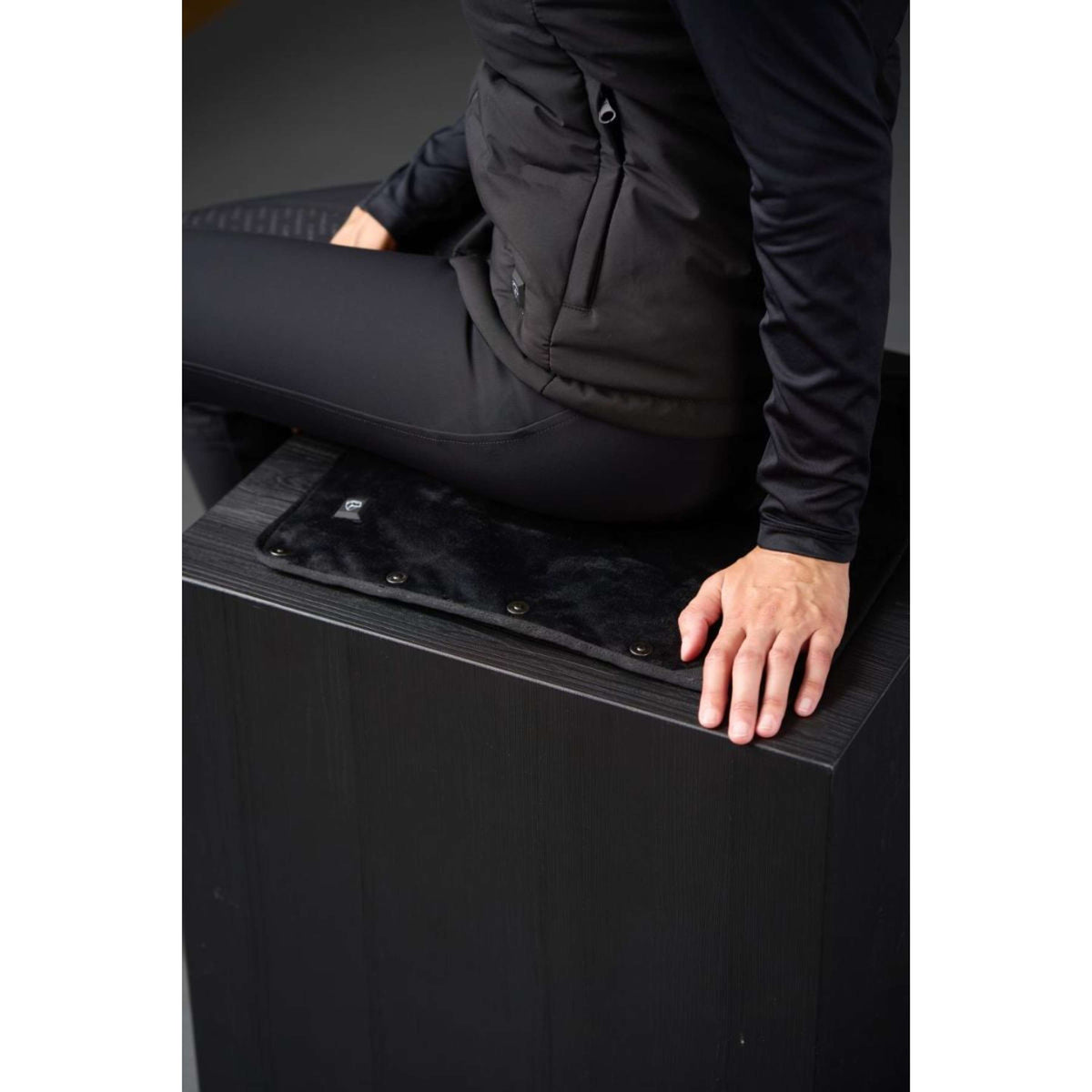 Catago Heated Cushion Heated Black