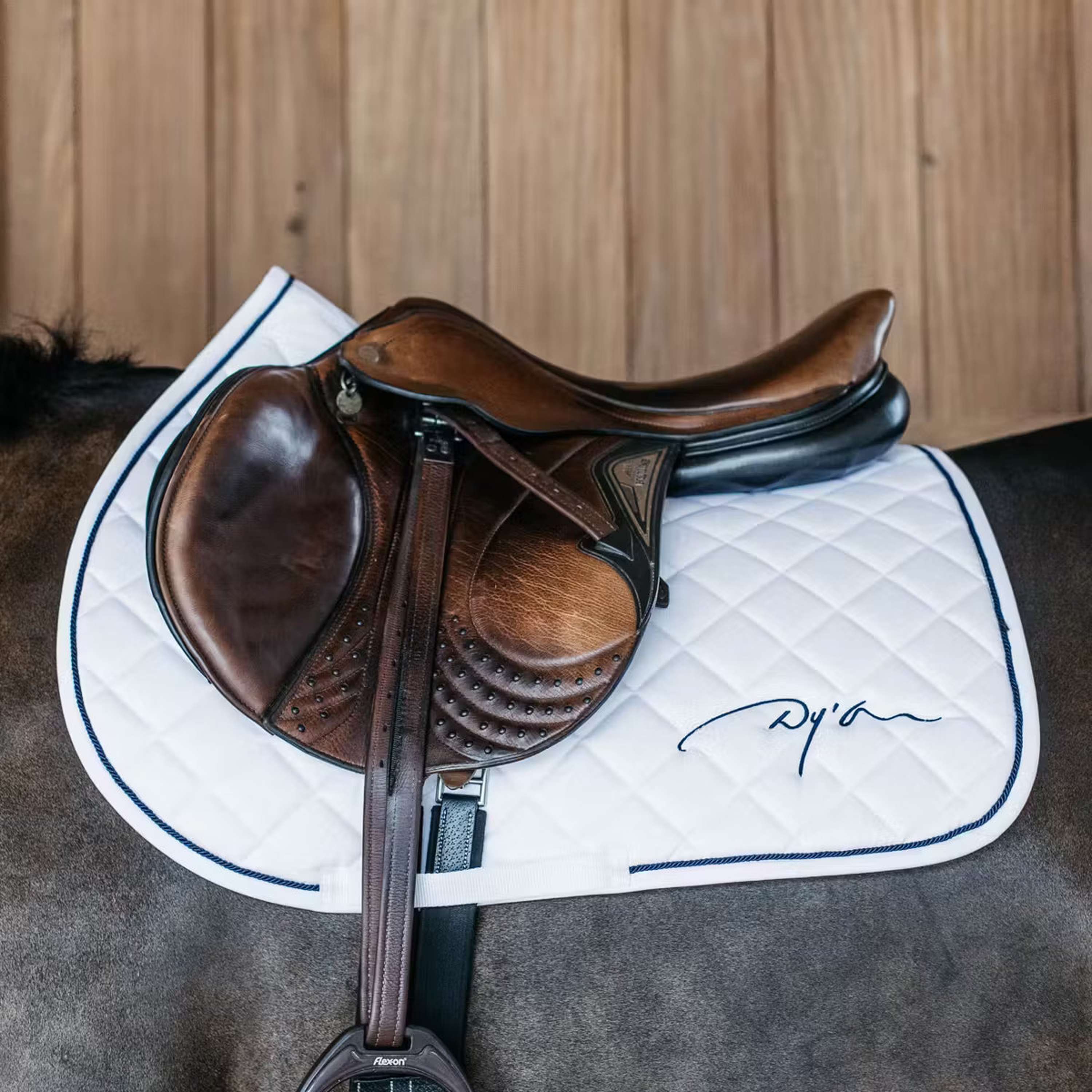 Dyon Saddlepad Diamond Jumping White