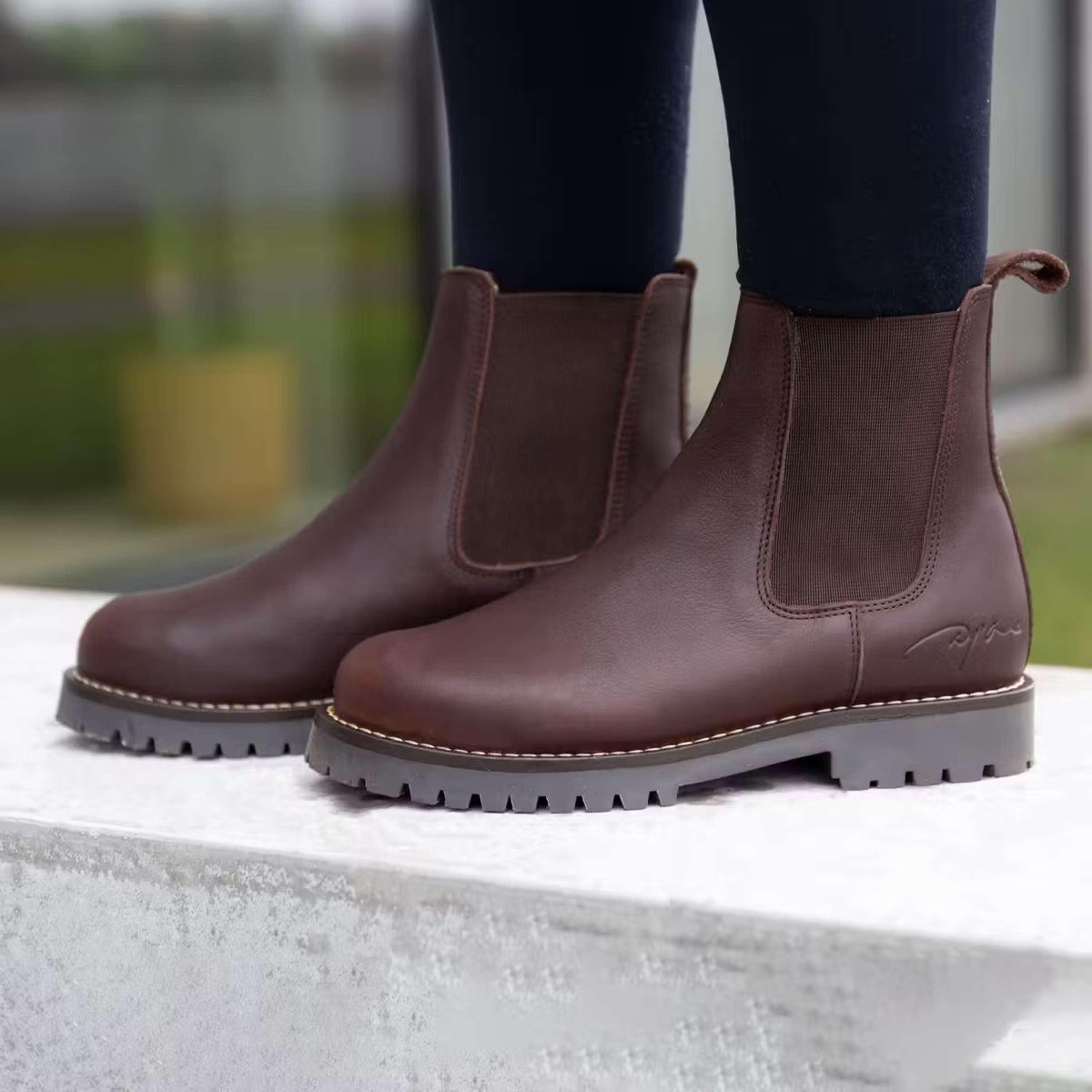 Dyon Chelsea Boots Brown