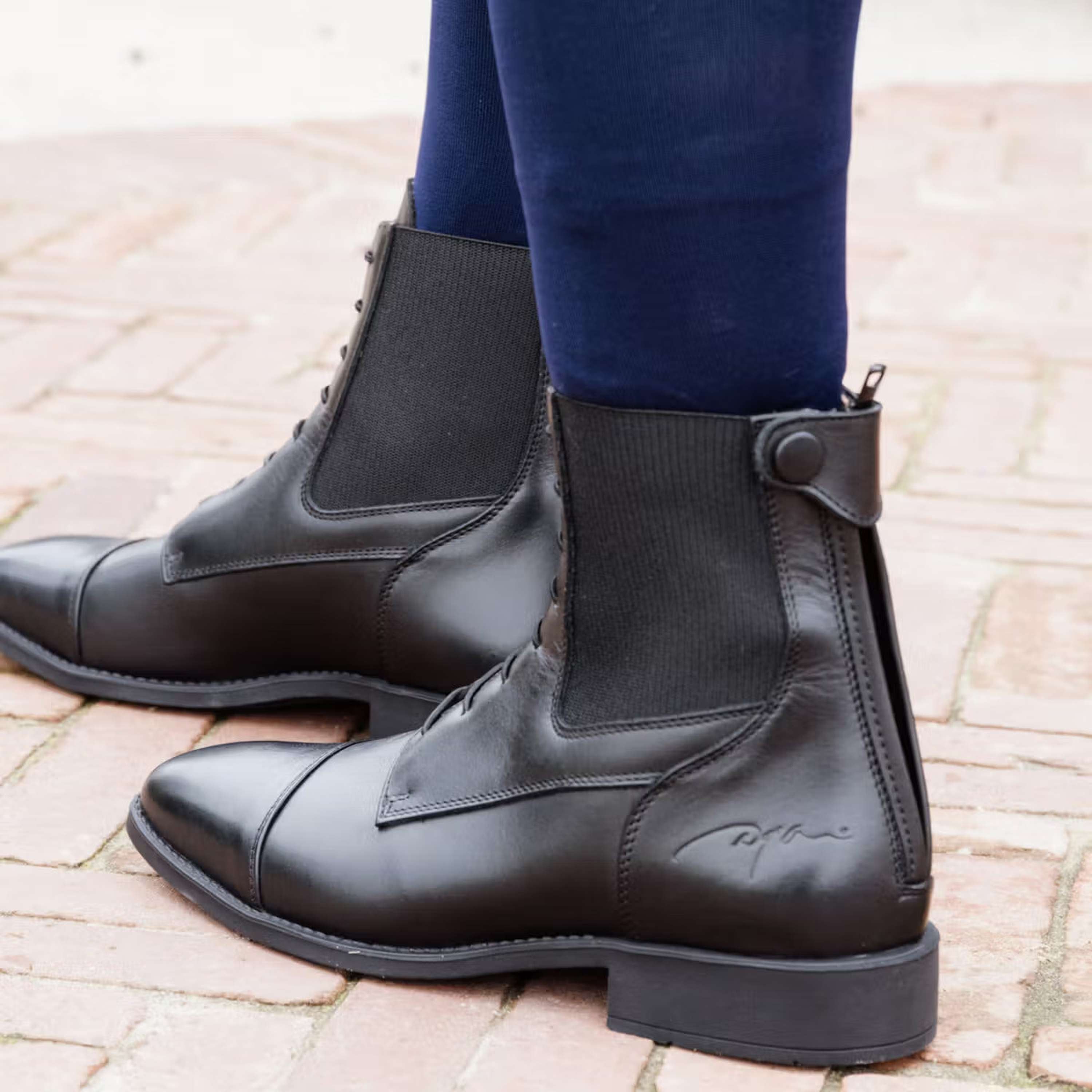 Dyon Jodhpurs Front laces Black