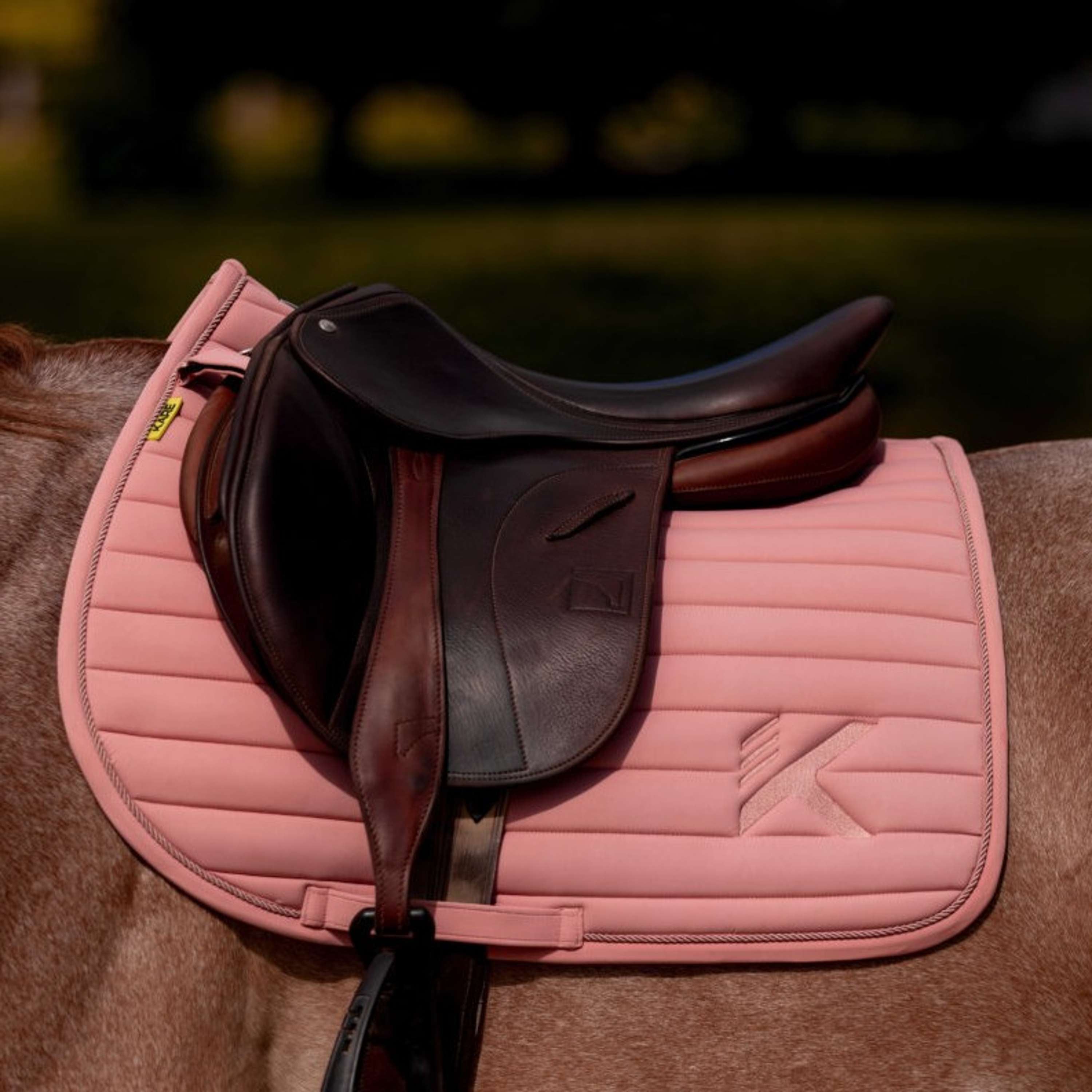 K by EQUITHÈME Saddlepad Triton Jumping Pink