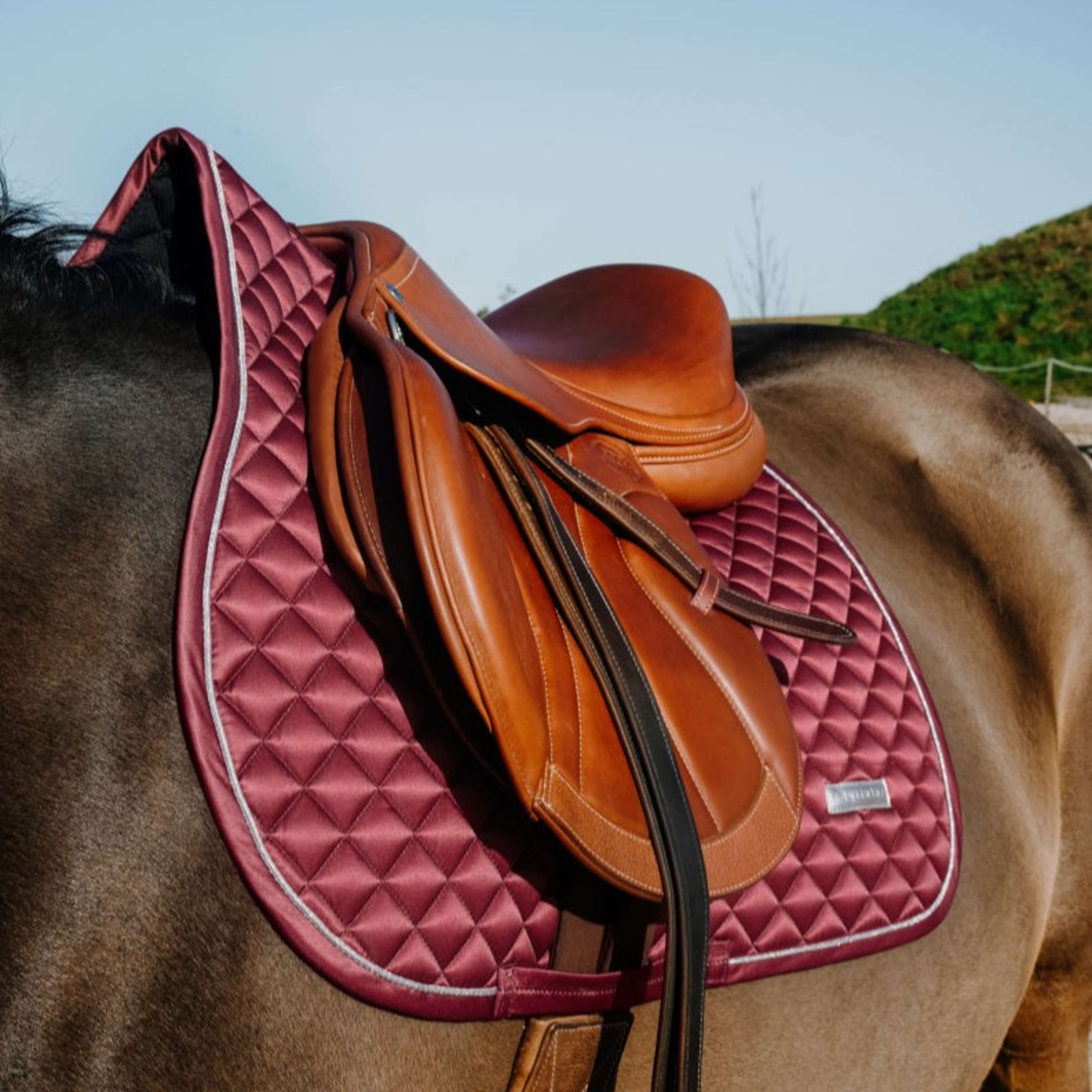 EQUITHÈME Saddlepad Nacre Jumping Bordeaux