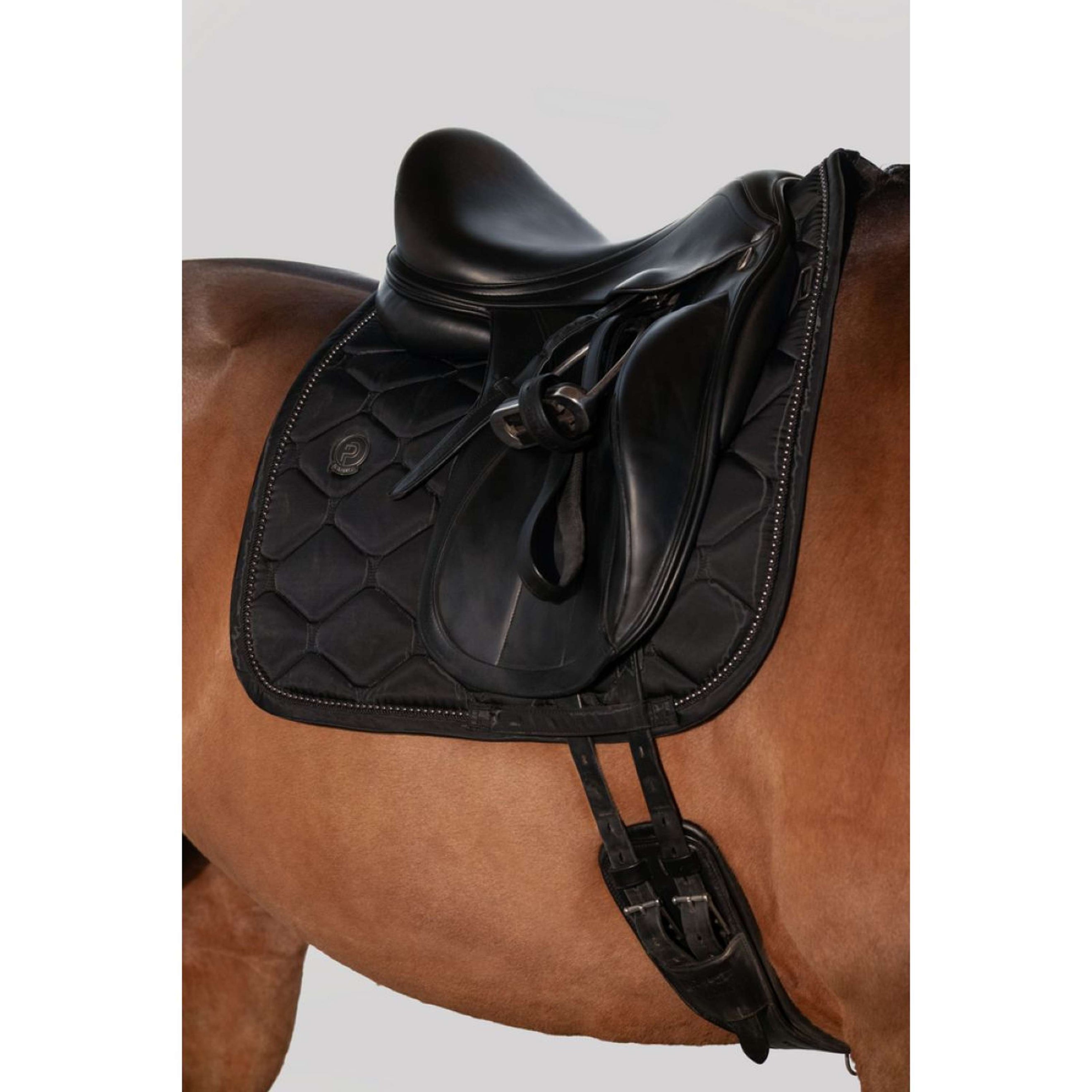 Eskadron Saddlepad Highgloss Pearls Platinum '25 Dressage Black Eskadron Saddlepad Highgloss Pearls Platinum '25 Dressage Black
