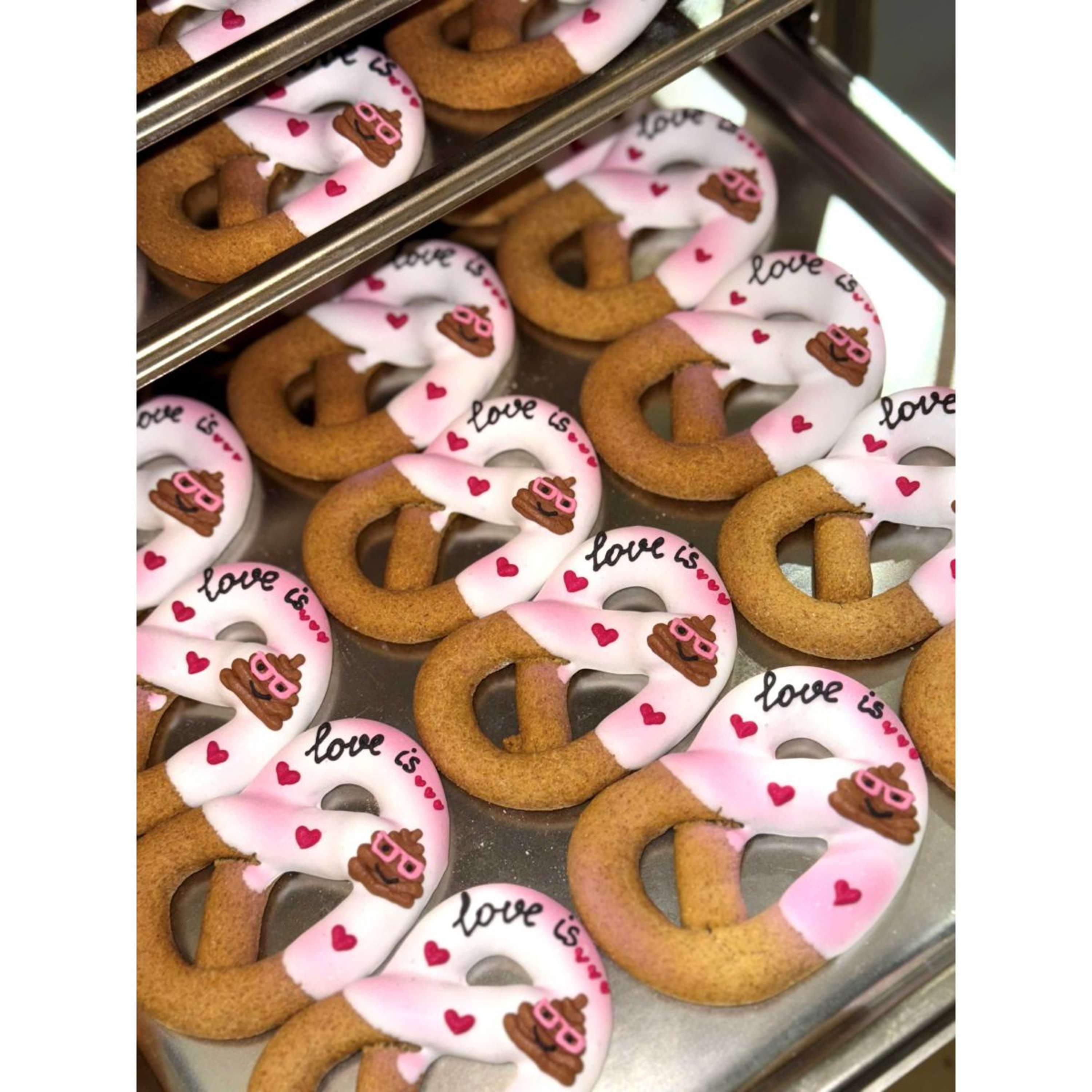 Candy Horse Love Cookies Iced Pretzel