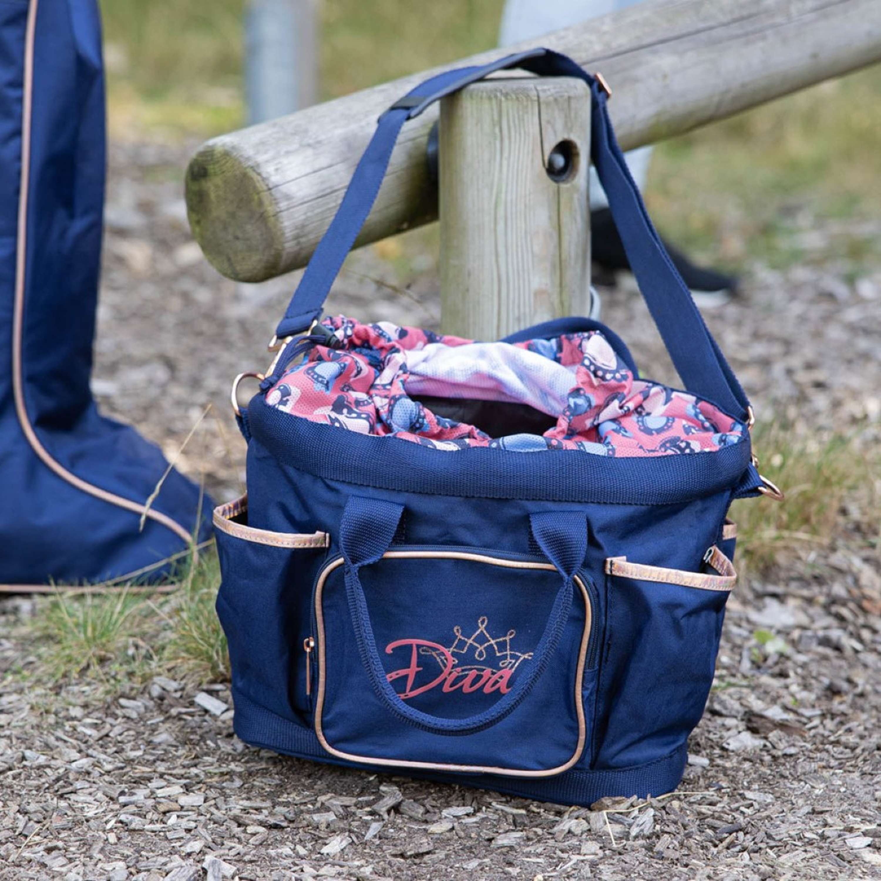 Harry's Horse Grooming Bag Diva Mauvewood Collegiate-Blue