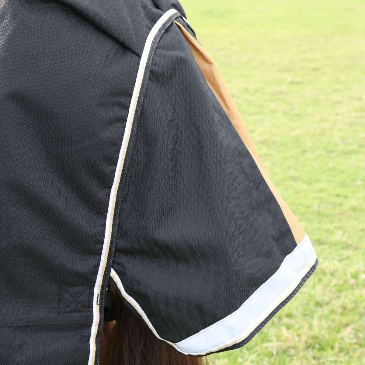 Highlander Plus Winter Rug Turnout 200g Black