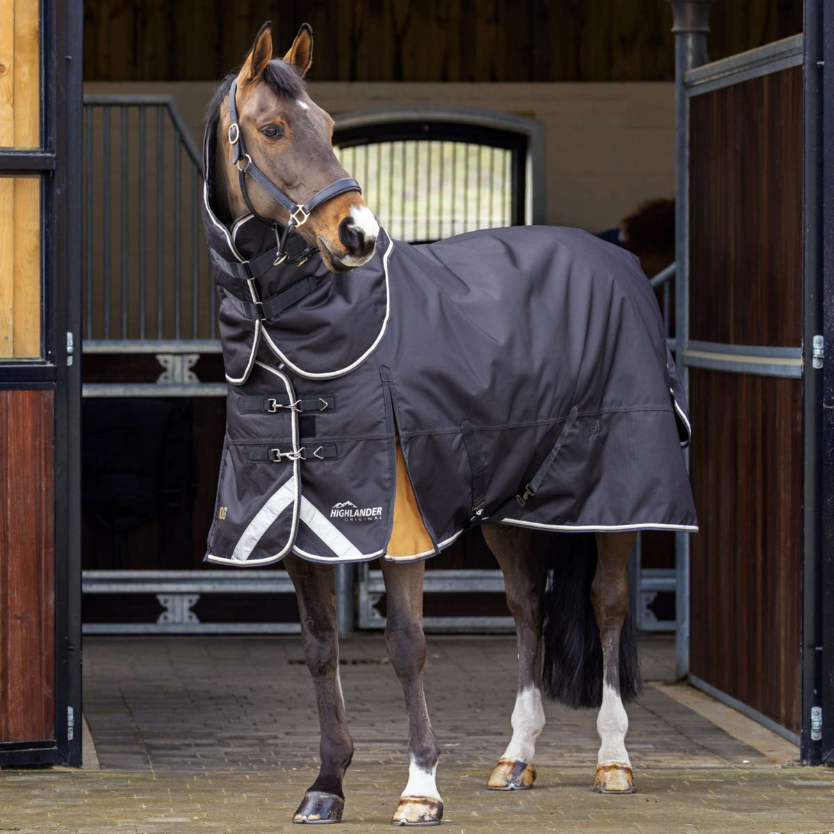 Highlander Plus Winter Rug Turnout 200g Rug en Neck Set Black