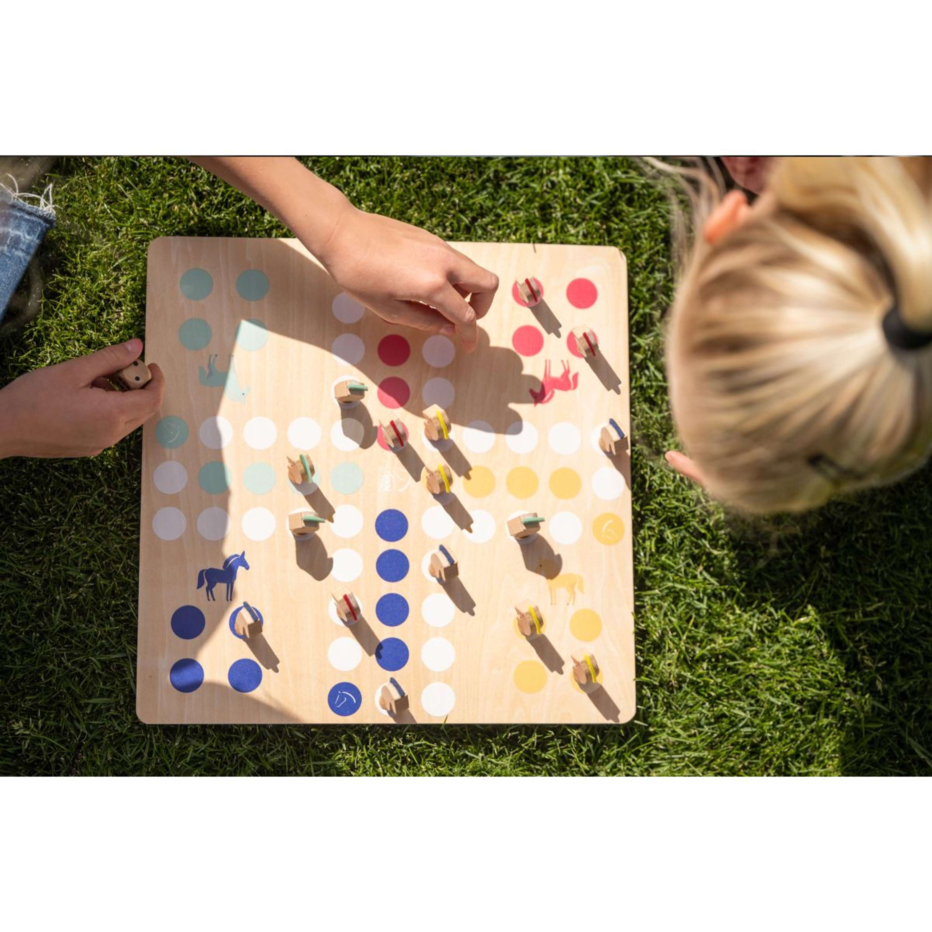 HKM Board Game Off to the Stable