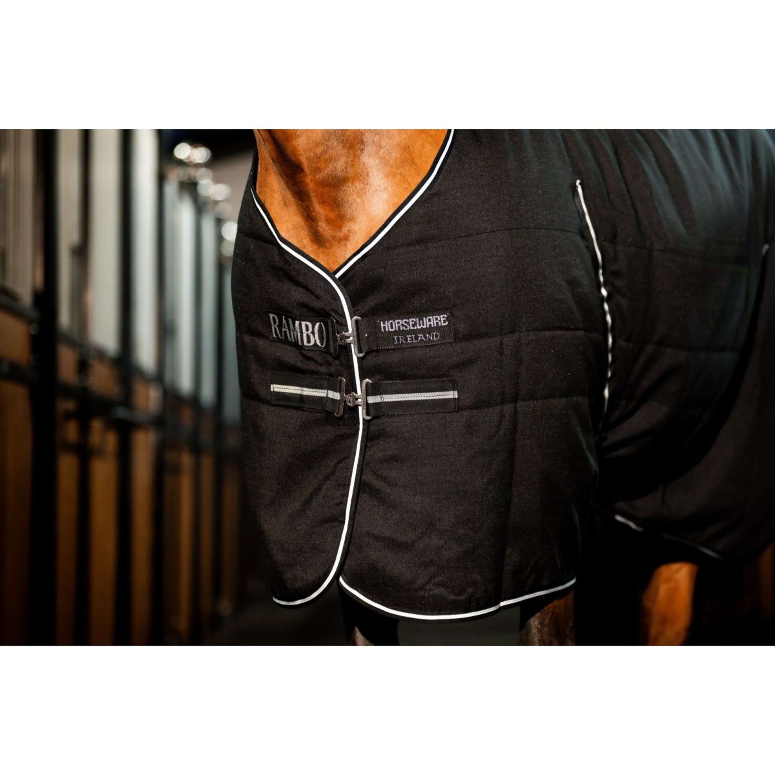 Rambo Stable Rug 100g Black/Thunderstorm Grey/Silver Rambo Stable Rug 100g Black/Thunderstorm Grey/Silver