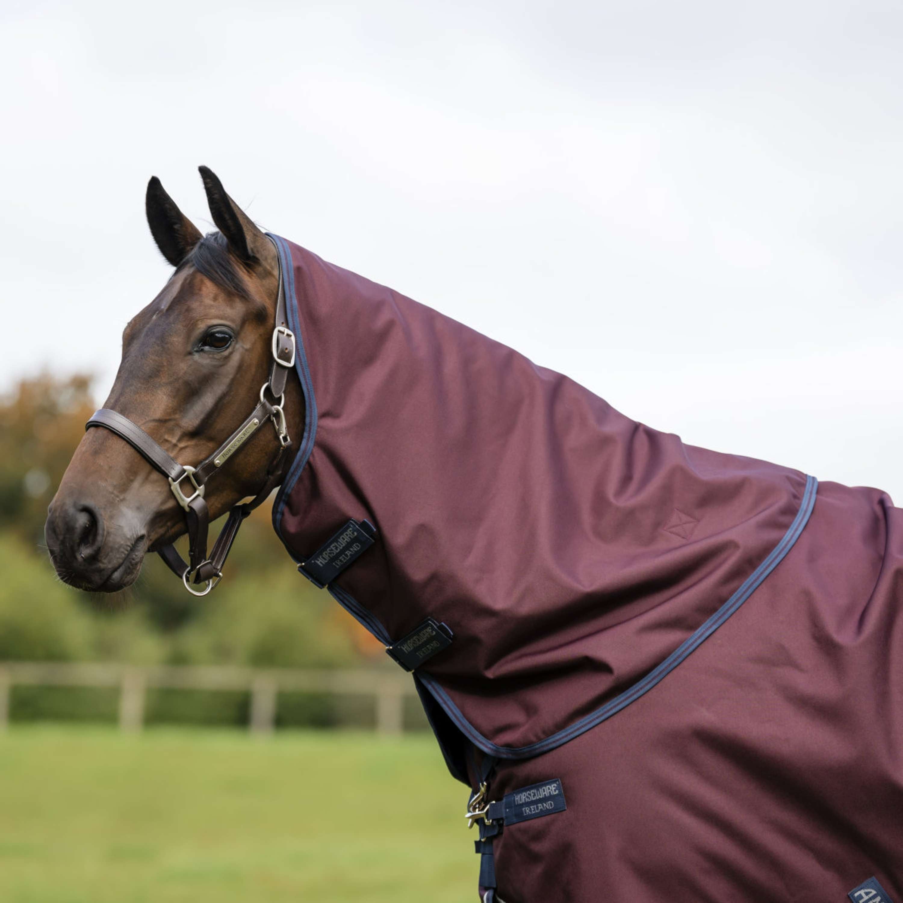 Amigo Neck Cover Turnout 1200D 0g Burgundy/Navy/Titanium Grey