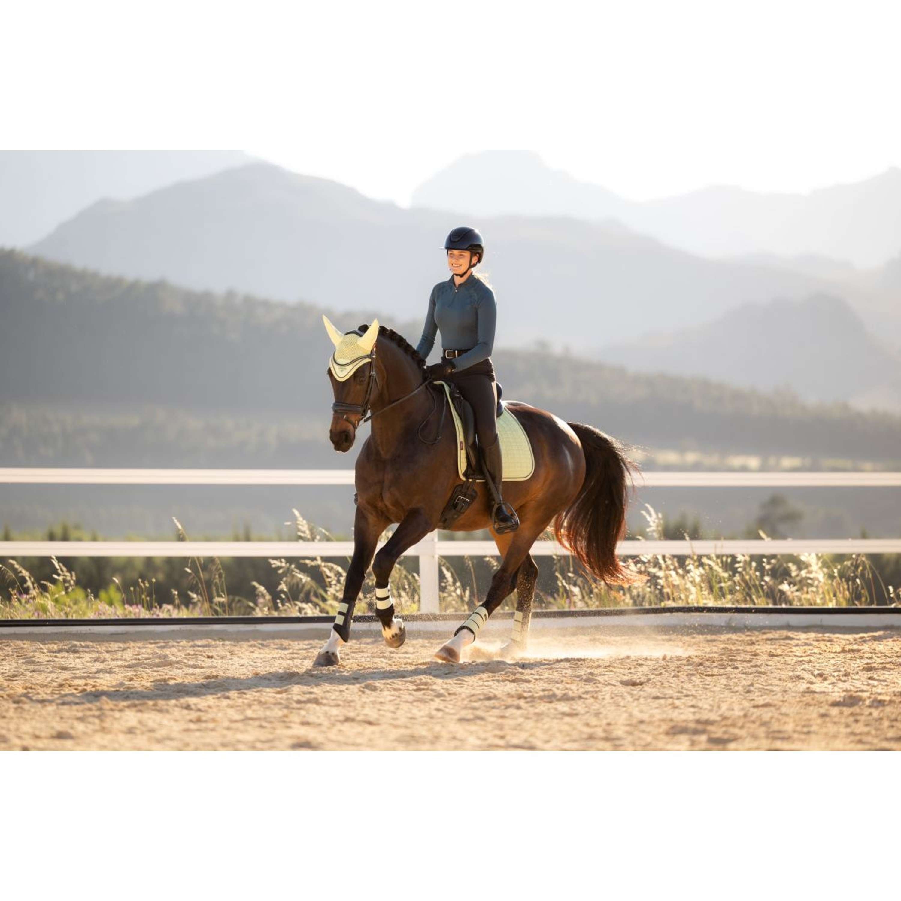 LeMieux Saddlepad Suede Square Dressage Macaron