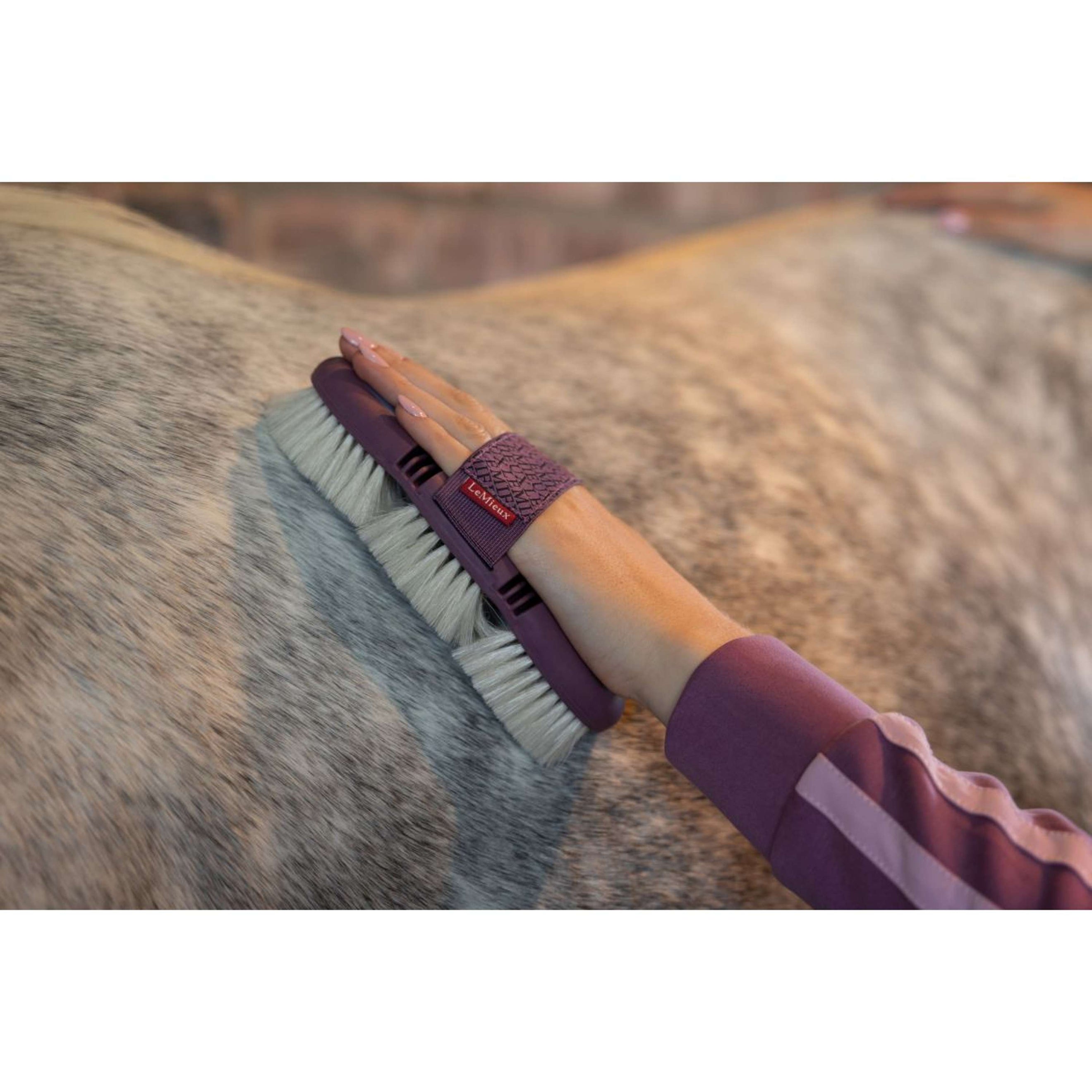 LeMieux Soft Brush Flexi Goat Hair Powder Blue LeMieux Soft Brush Flexi Goat Hair Powder Blue