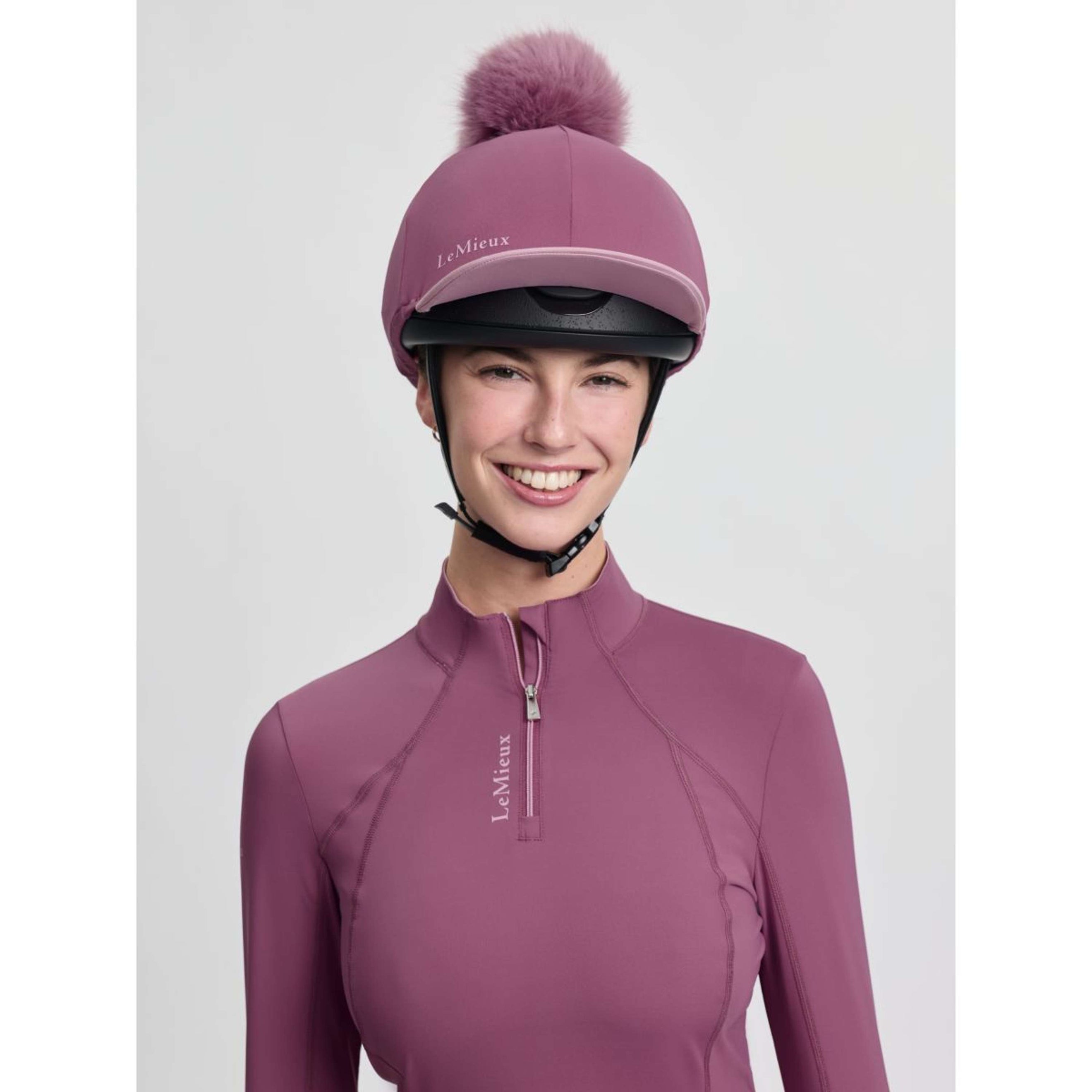 LeMieux Cap cover Classique Pom Mallow LeMieux Cap cover Classique Pom Mallow