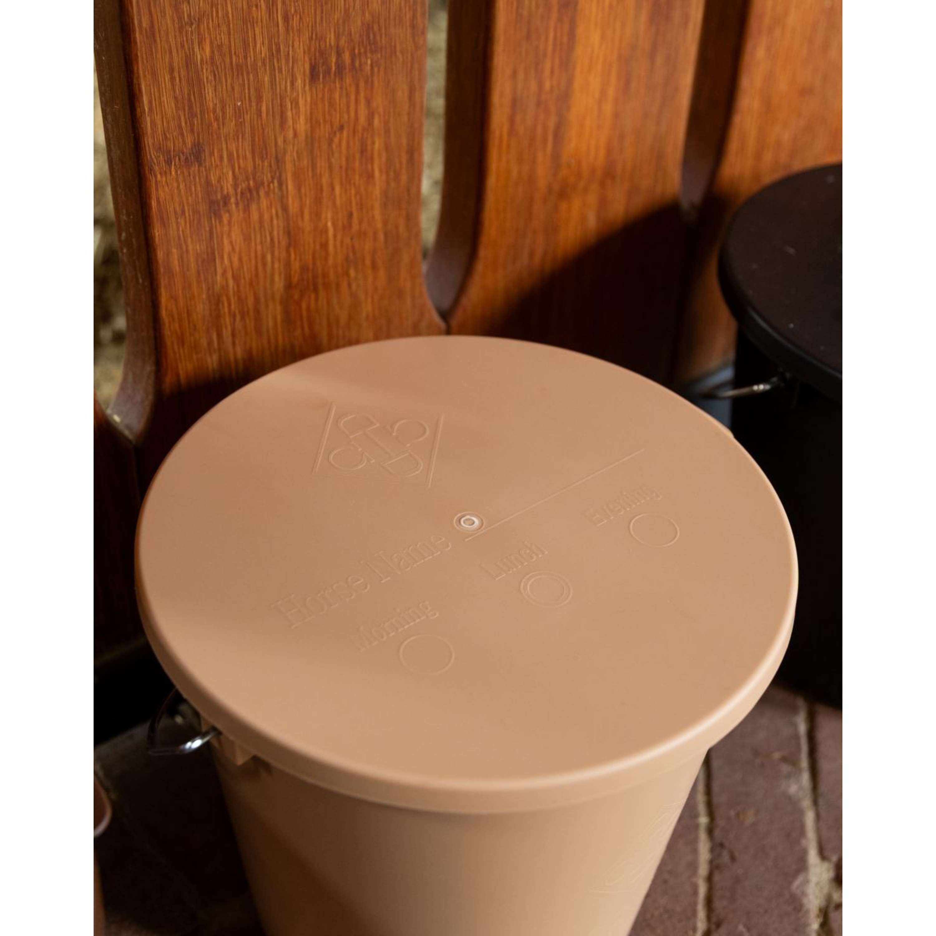 Kentucky Bucket with Lid Beige