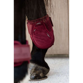 Kentucky Bullet guards Young Horse Velvet Bordeaux